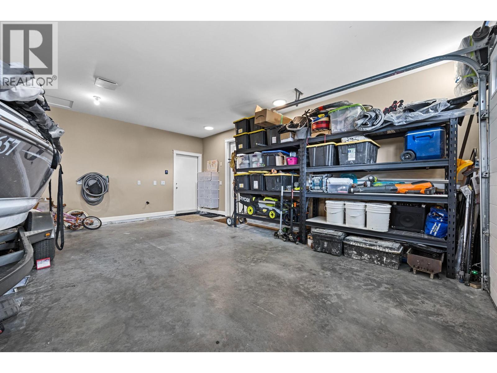 921 Mt Griffin Road Lot# 031-034-98, Vernon, BC - Indoor Photo Showing Garage