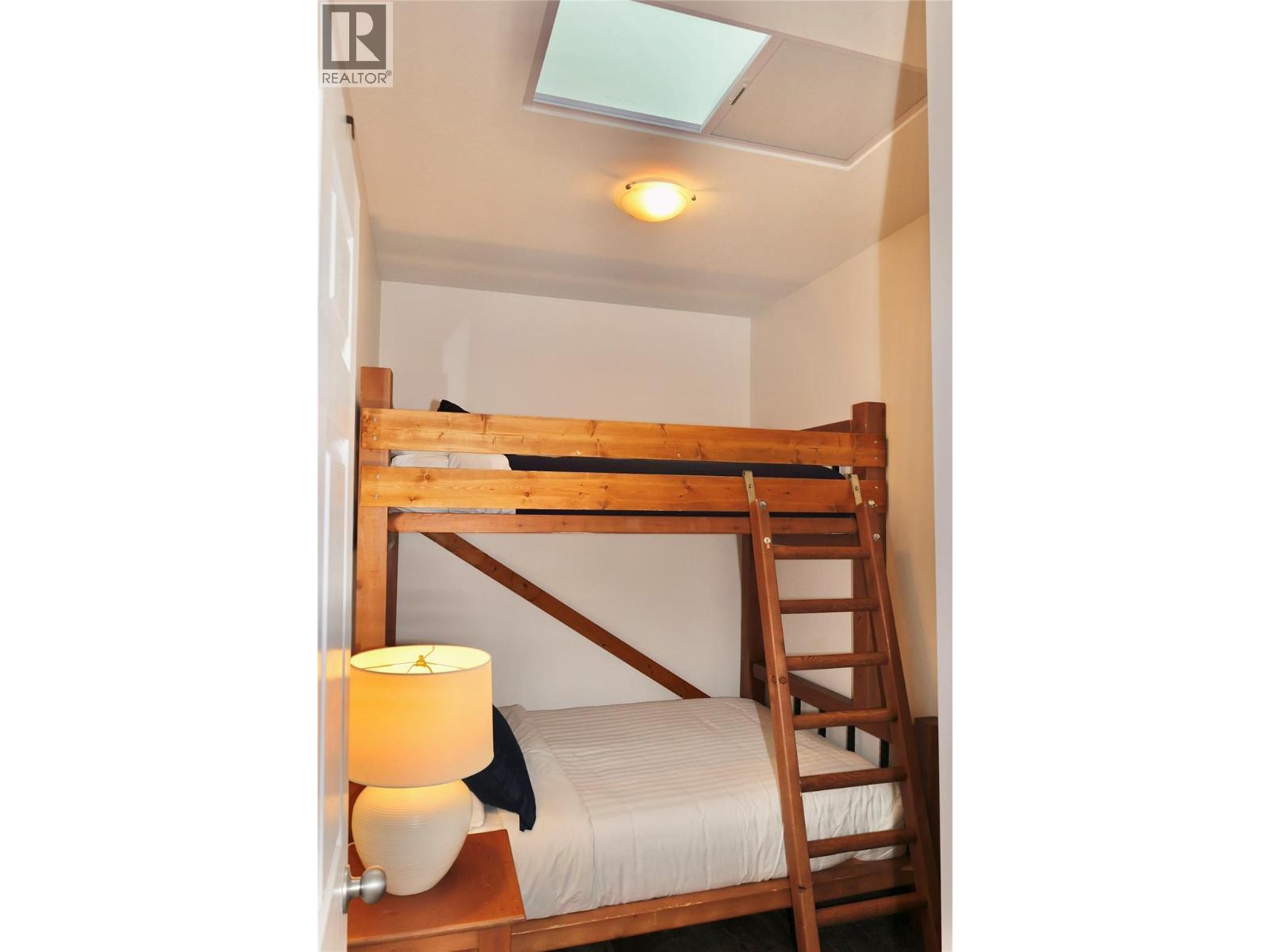 5401 Lakeshore Drive Unit# 205, Osoyoos, BC - Indoor Photo Showing Bedroom