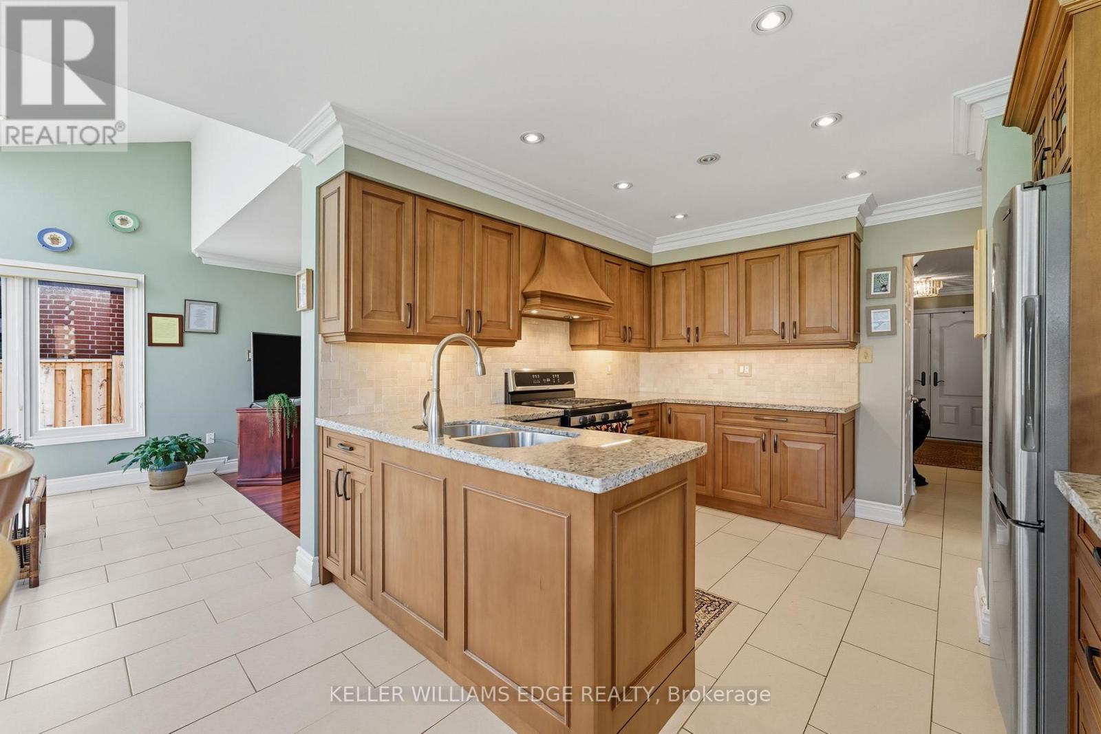 3043 Vanderbilt Road, Mississauga, ON - Indoor Photo Showing Kitchen With Double Sink