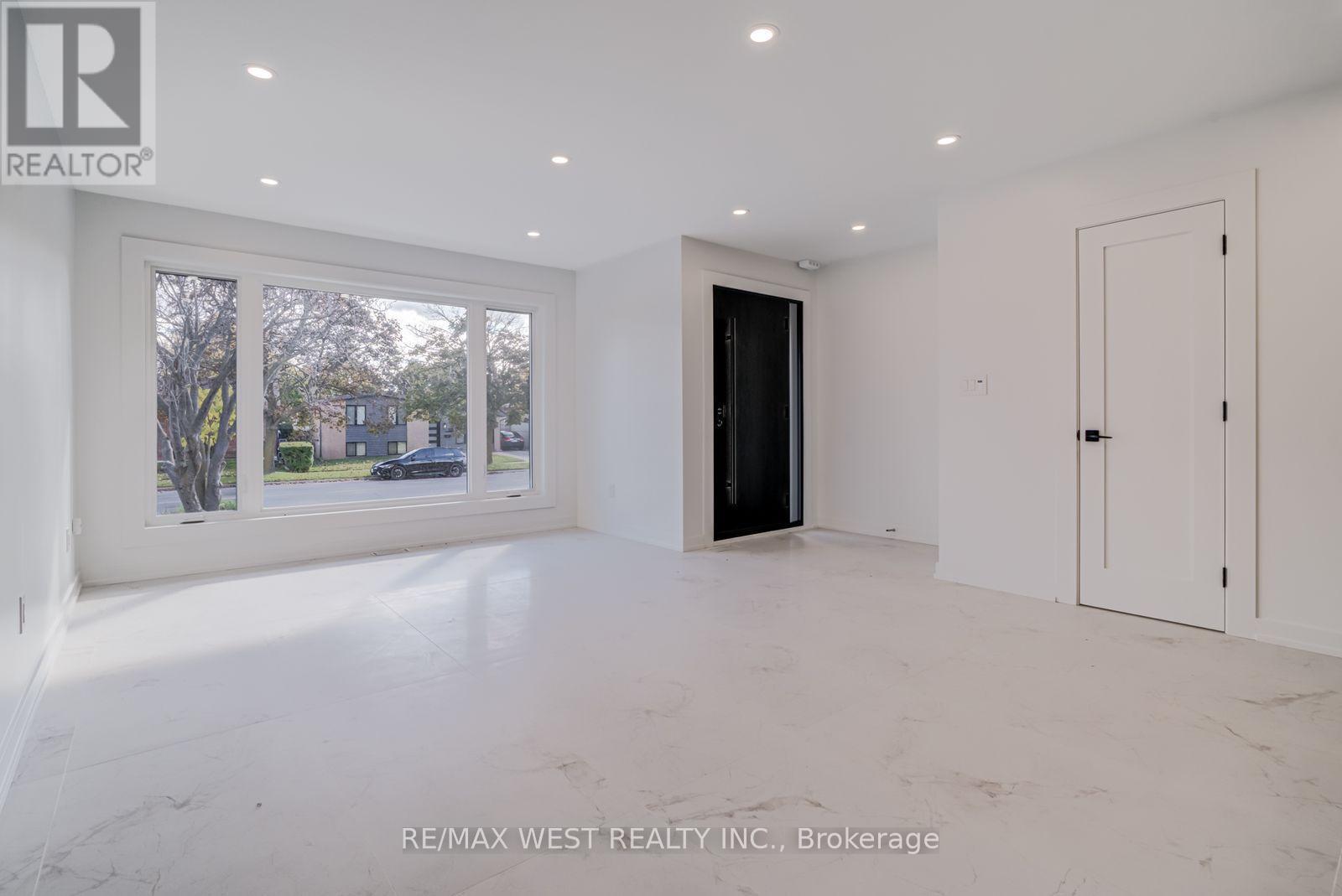 Main - 152 Clarence Street, Brampton, ON - Indoor Photo Showing Other Room