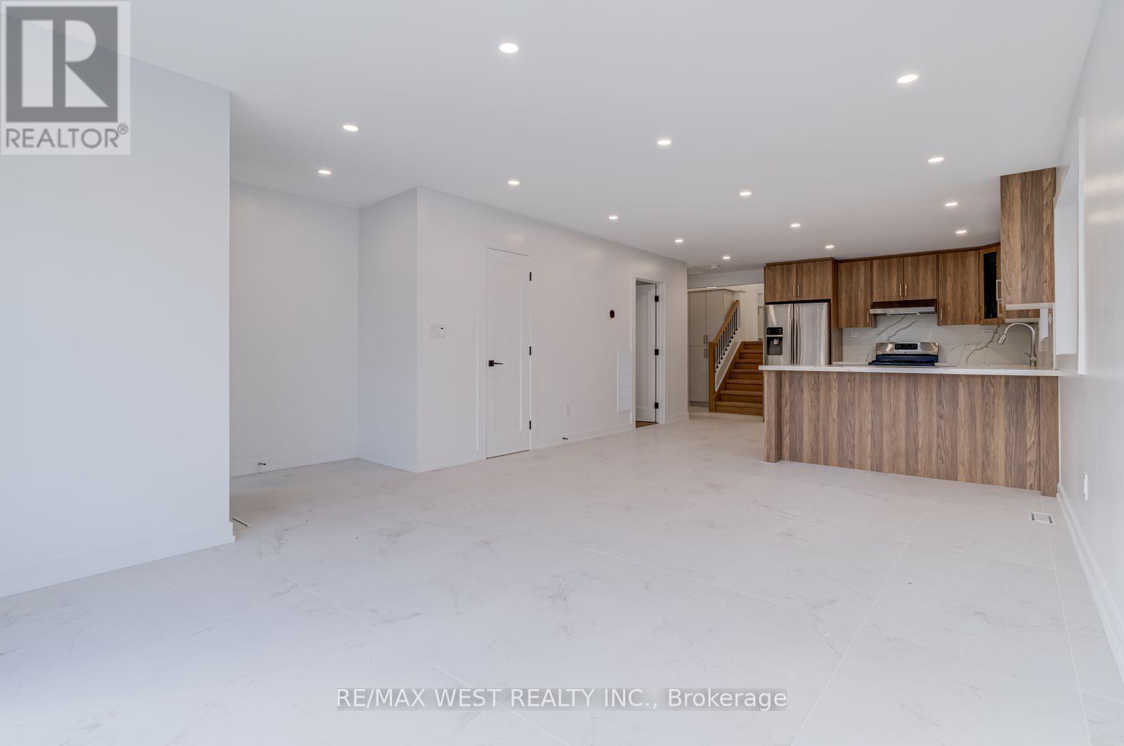 Main - 152 Clarence Street, Brampton, ON - Indoor Photo Showing Other Room