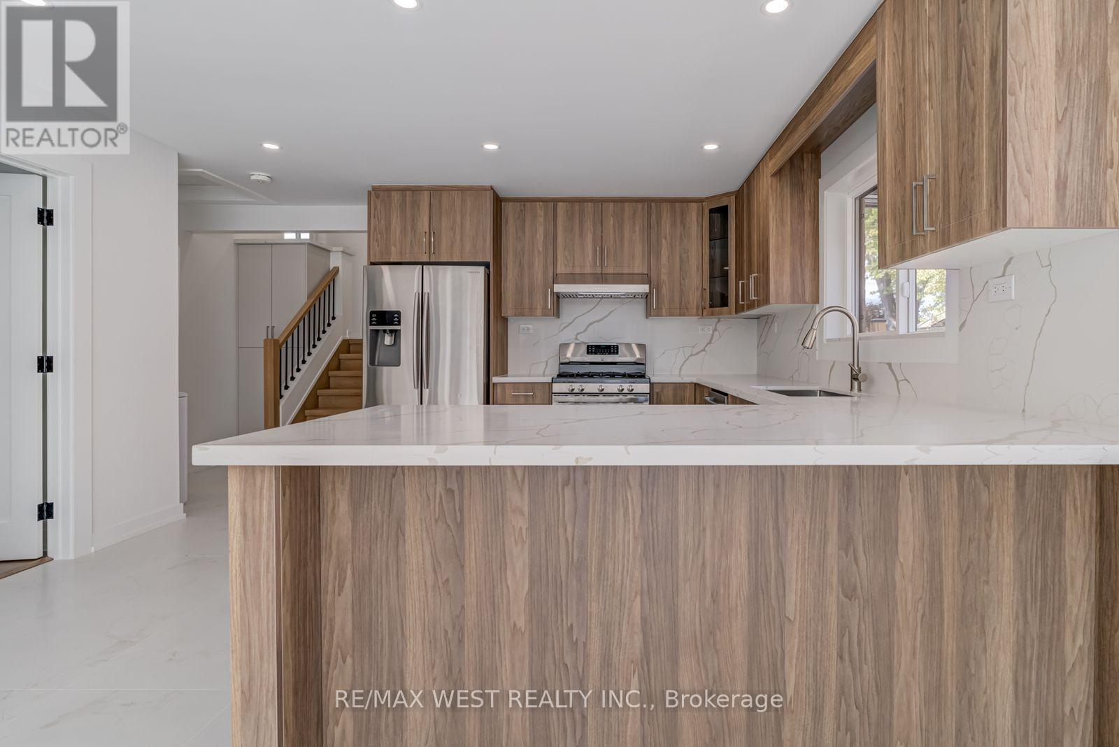 Main - 152 Clarence Street, Brampton, ON - Indoor Photo Showing Kitchen