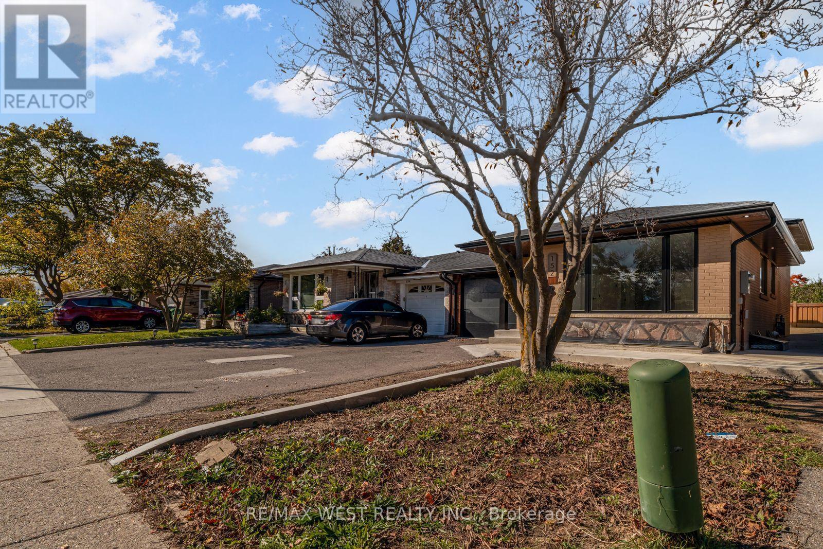 Lower - 152 Clarence Street, Brampton, ON - Outdoor