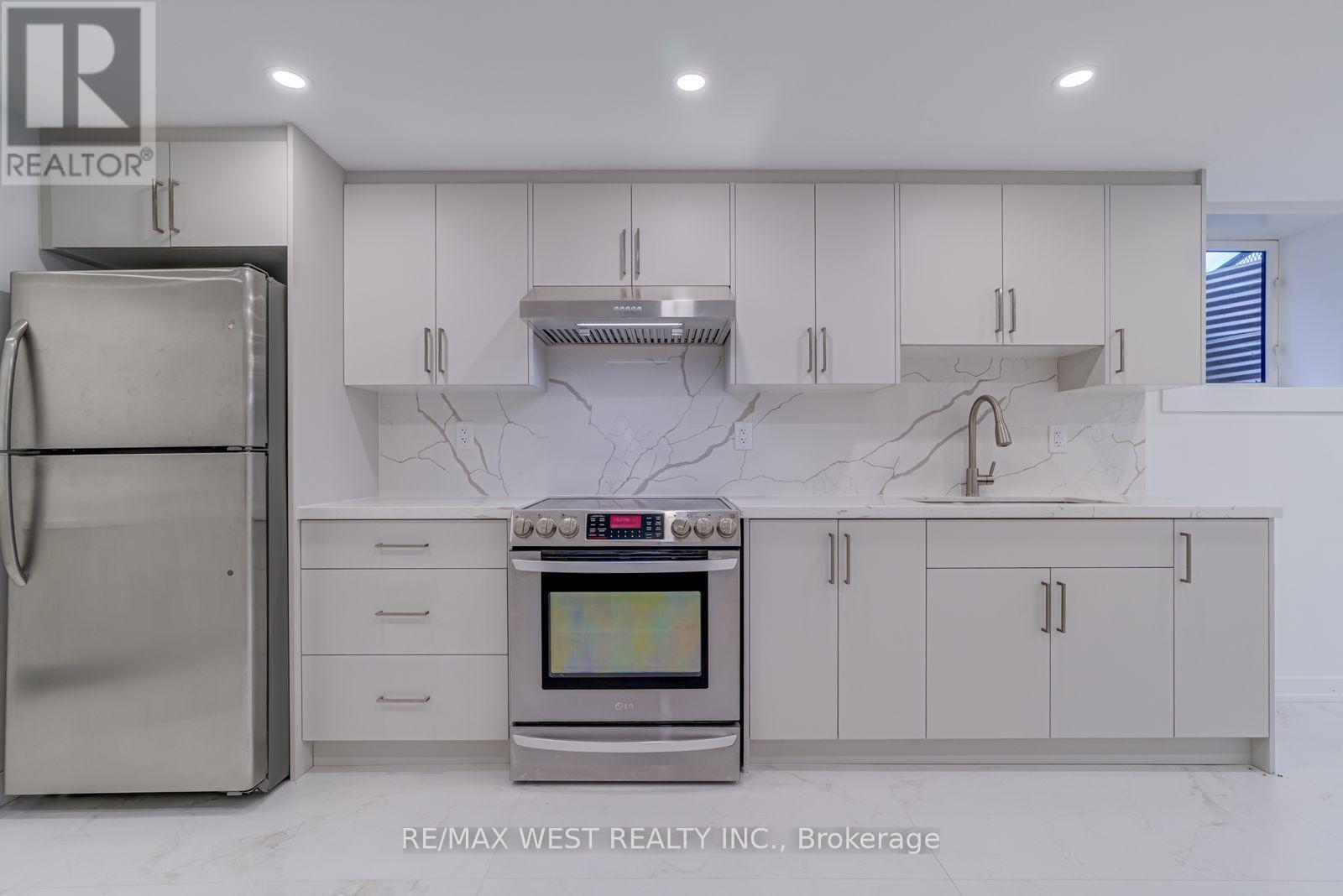 Lower - 152 Clarence Street, Brampton, ON - Indoor Photo Showing Kitchen With Stainless Steel Kitchen