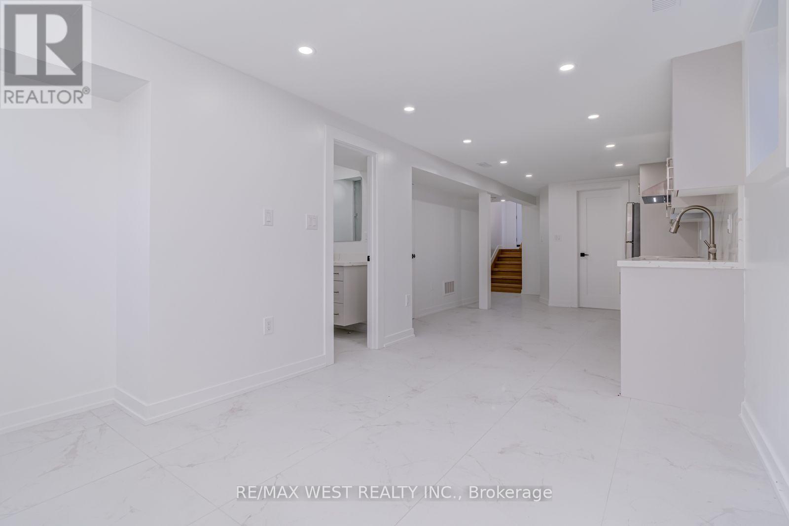 Lower - 152 Clarence Street, Brampton, ON - Photo Showing Other Room