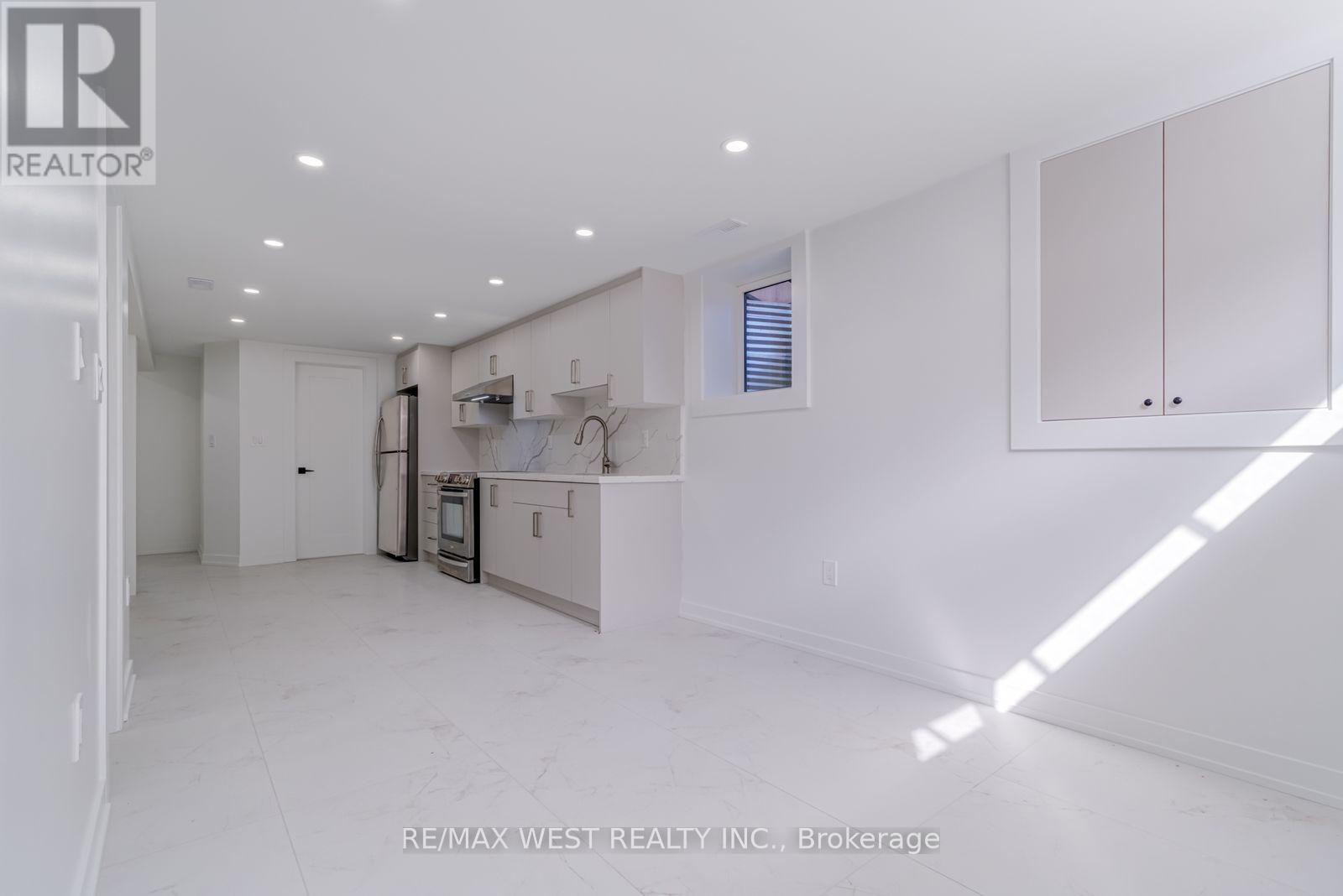 Lower - 152 Clarence Street, Brampton, ON - Photo Showing Other Room