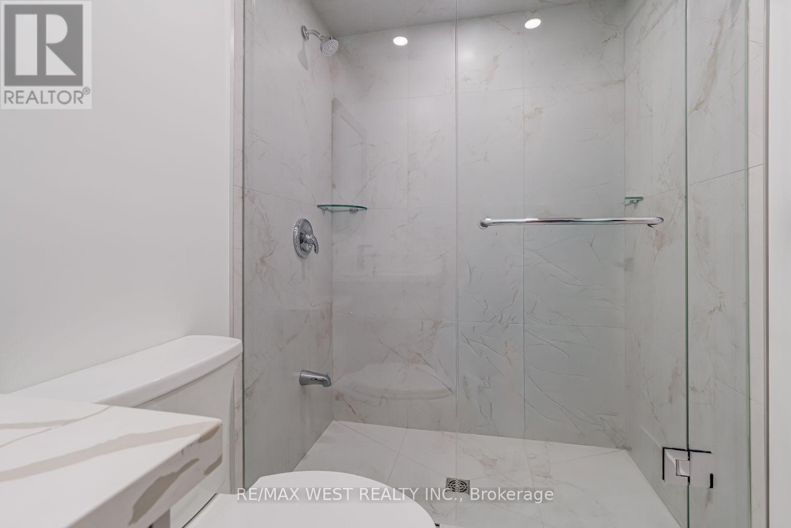 Lower - 152 Clarence Street, Brampton, ON - Indoor Photo Showing Bathroom