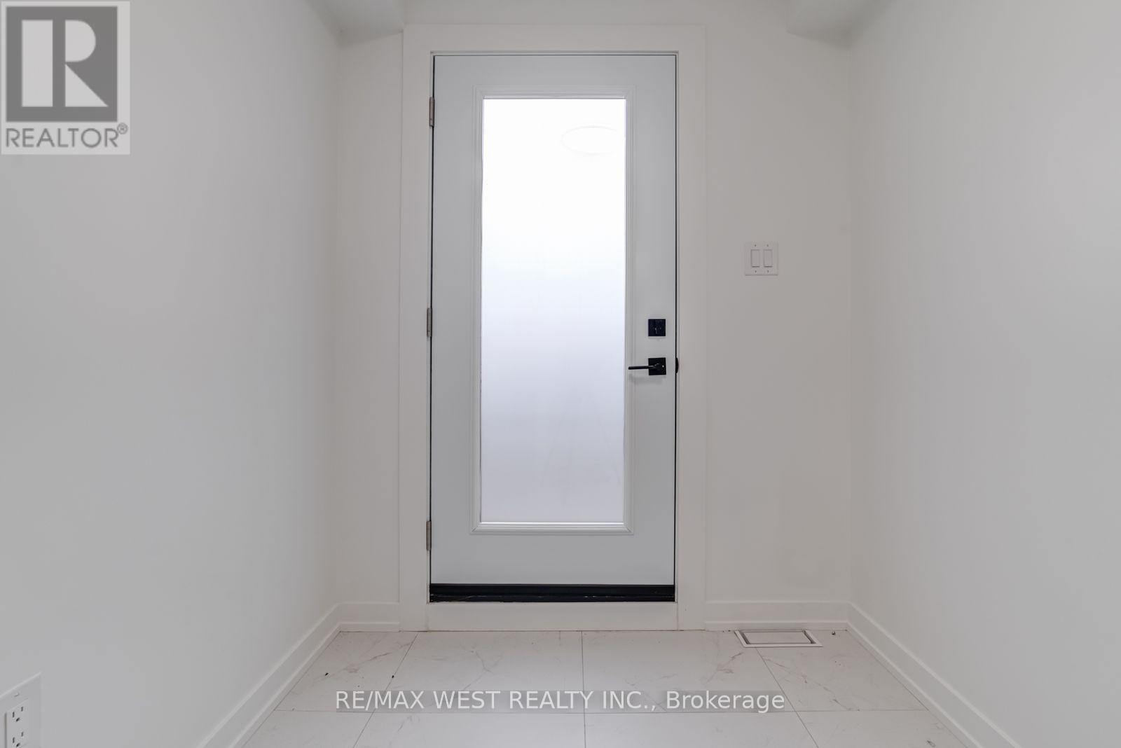 Lower - 152 Clarence Street, Brampton, ON - Indoor Photo Showing Other Room