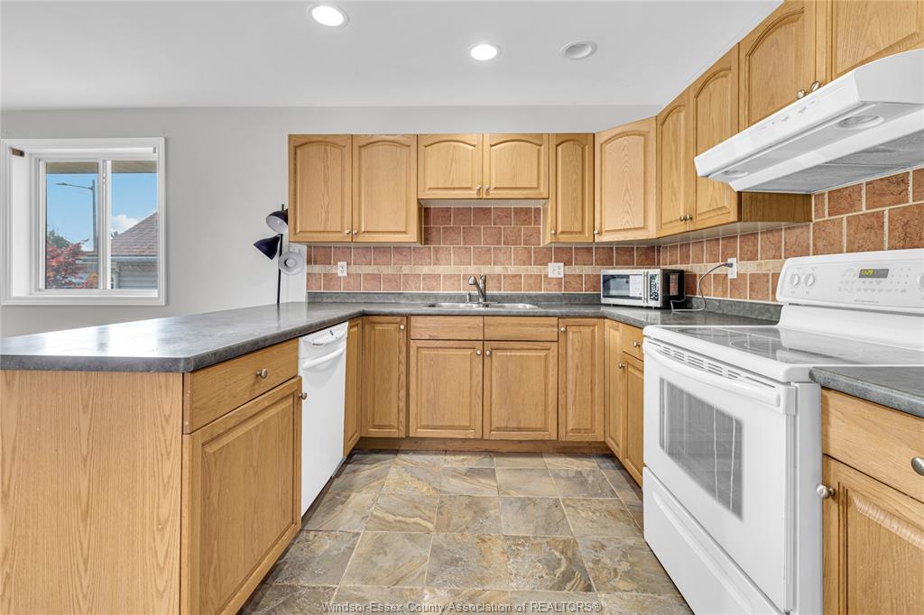 674 Labute, Tecumseh, ON