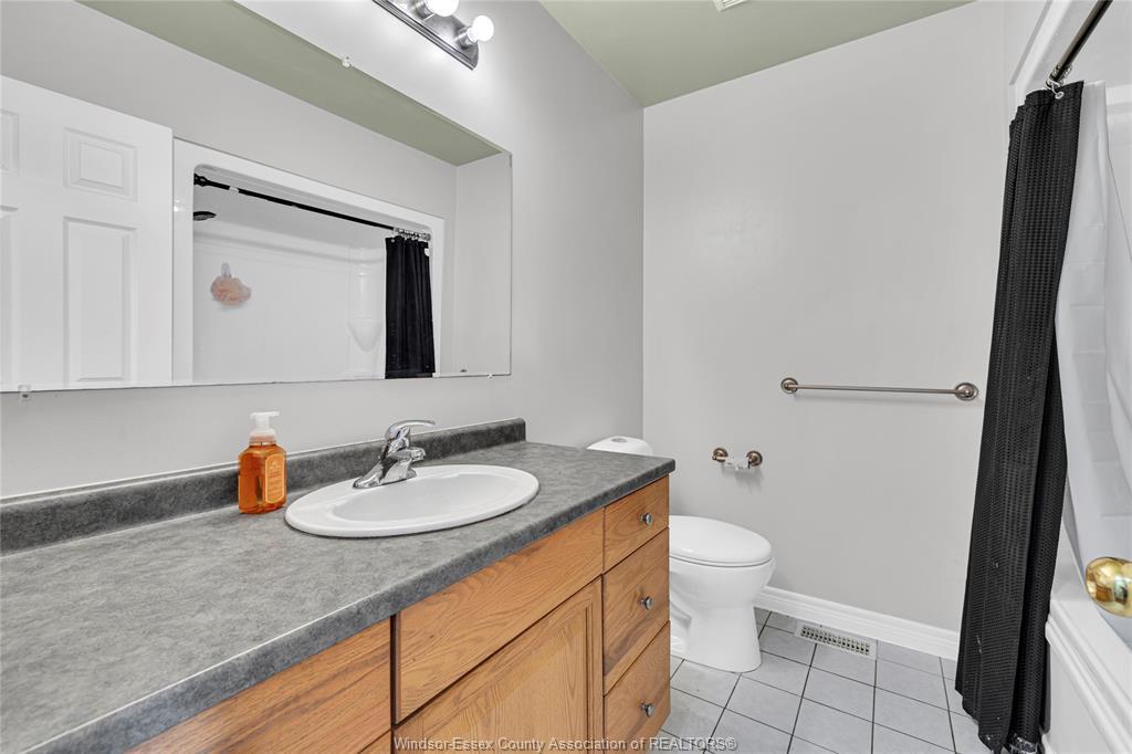 674 Labute, Tecumseh, ON