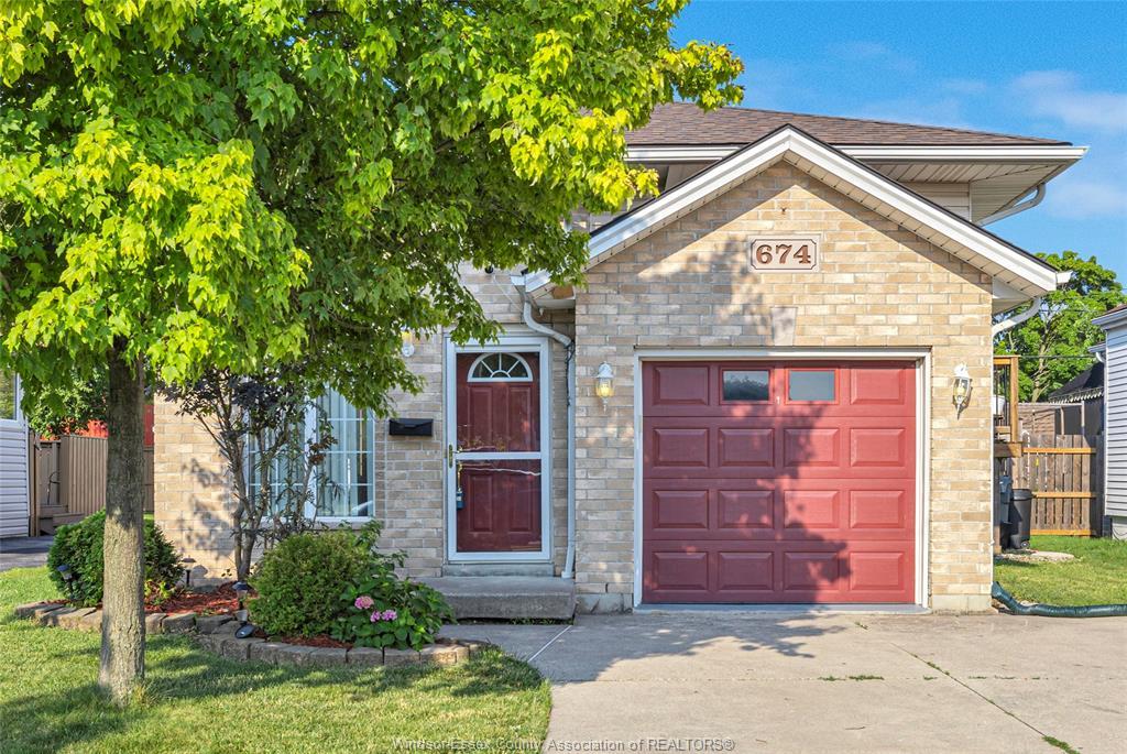 674 Labute, Tecumseh, ON