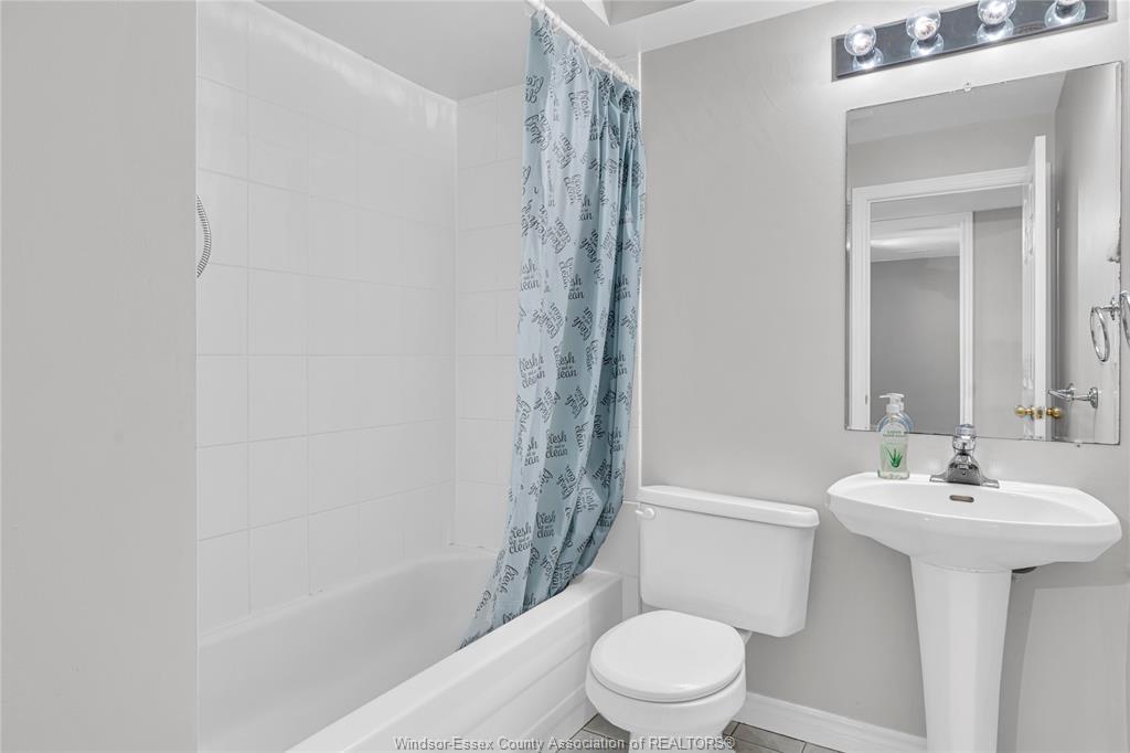 674 Labute, Tecumseh, ON