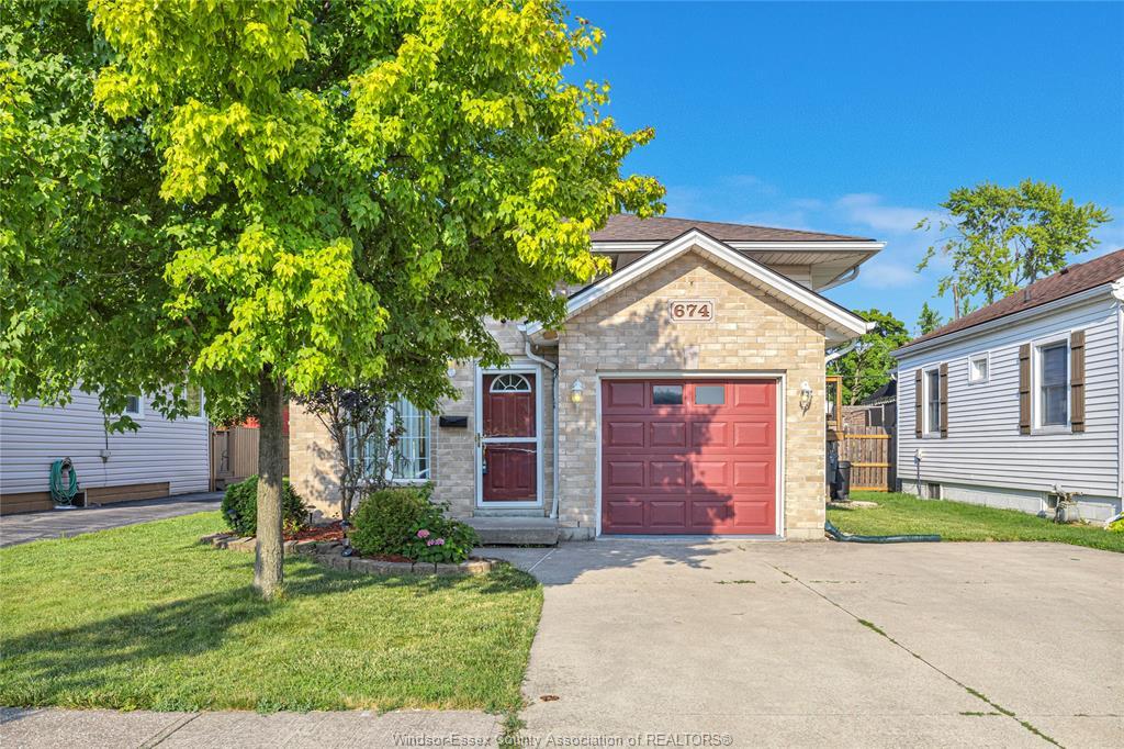 674 Labute, Tecumseh, ON