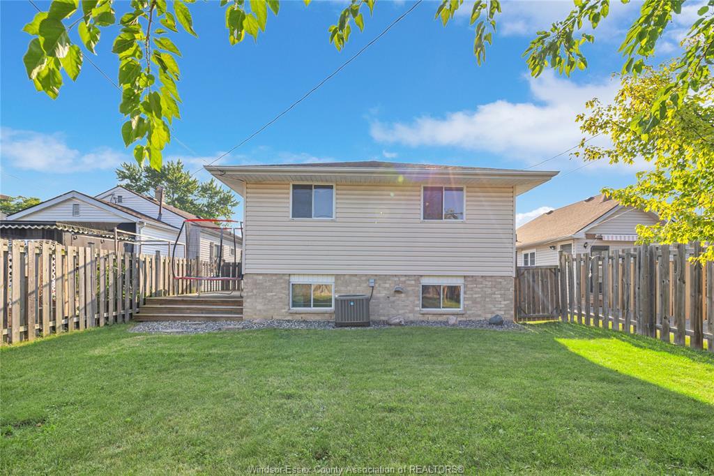 674 Labute, Tecumseh, ON