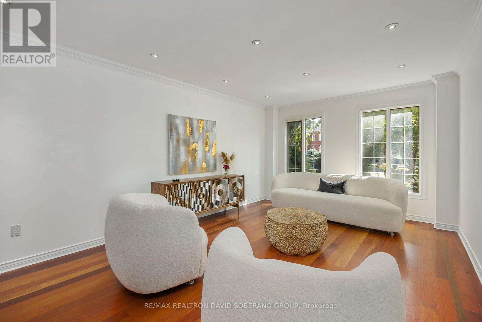 10 Tillingham Keep, Toronto, ON - Indoor Photo Showing Living Room
