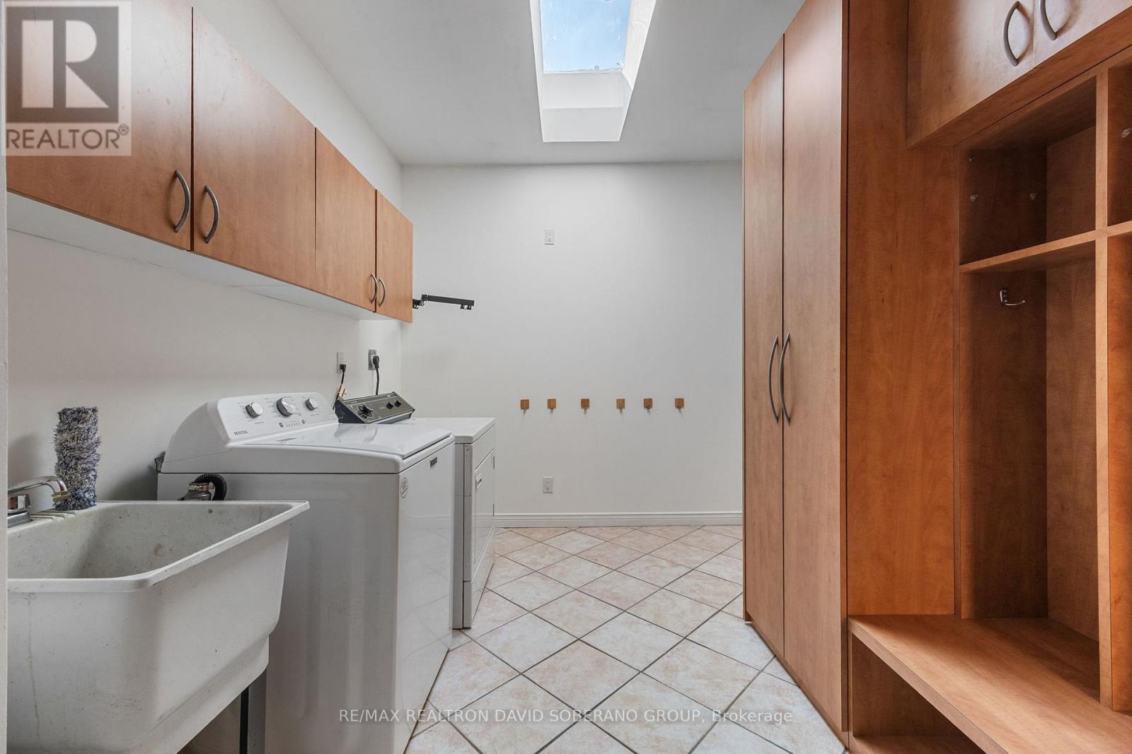 10 Tillingham Keep, Toronto, ON - Indoor Photo Showing Laundry Room