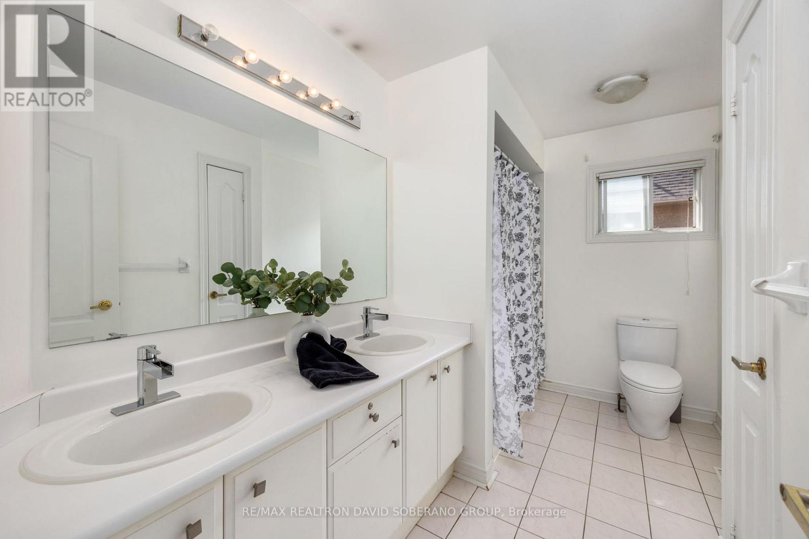 10 Tillingham Keep, Toronto, ON - Indoor Photo Showing Bathroom