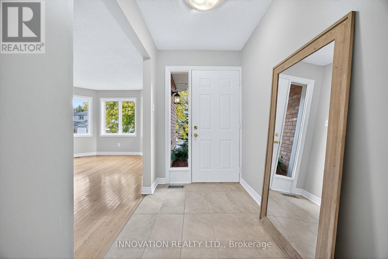 Spacious foyer with new tile - 30 Randall James Drive, Ottawa, ON - Indoor Photo Showing Other Room