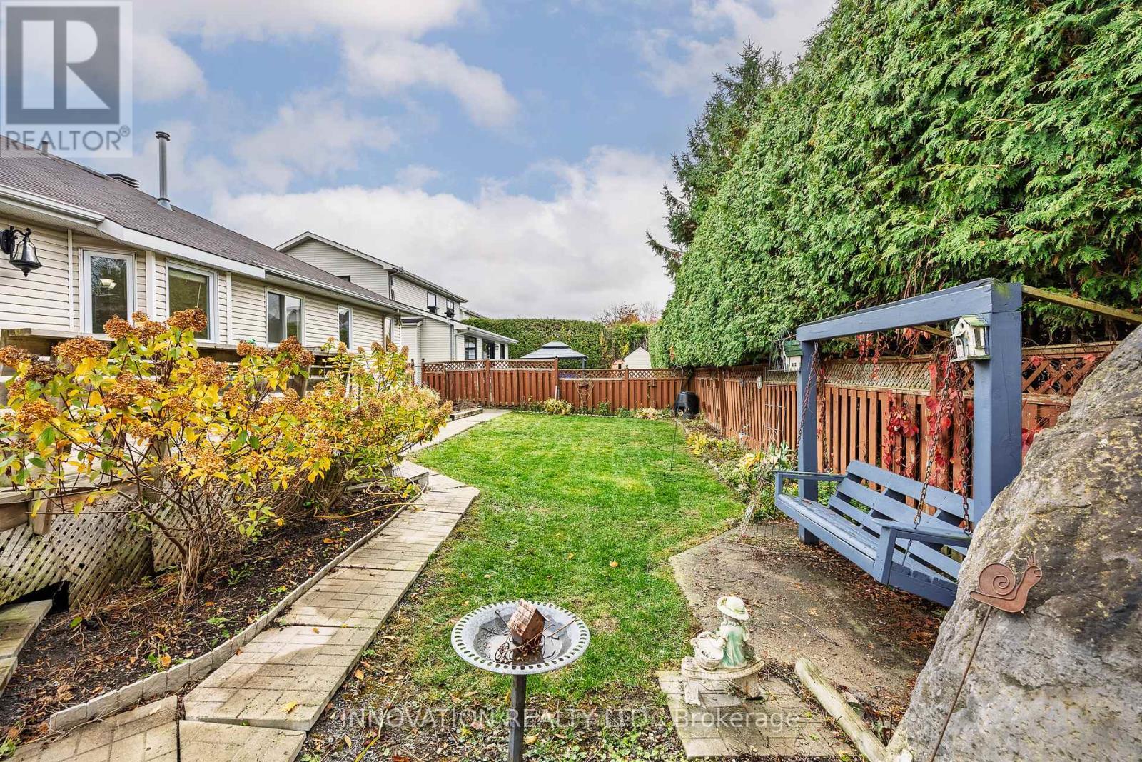 Lots of potential for gardens - 30 Randall James Drive, Ottawa, ON - Outdoor