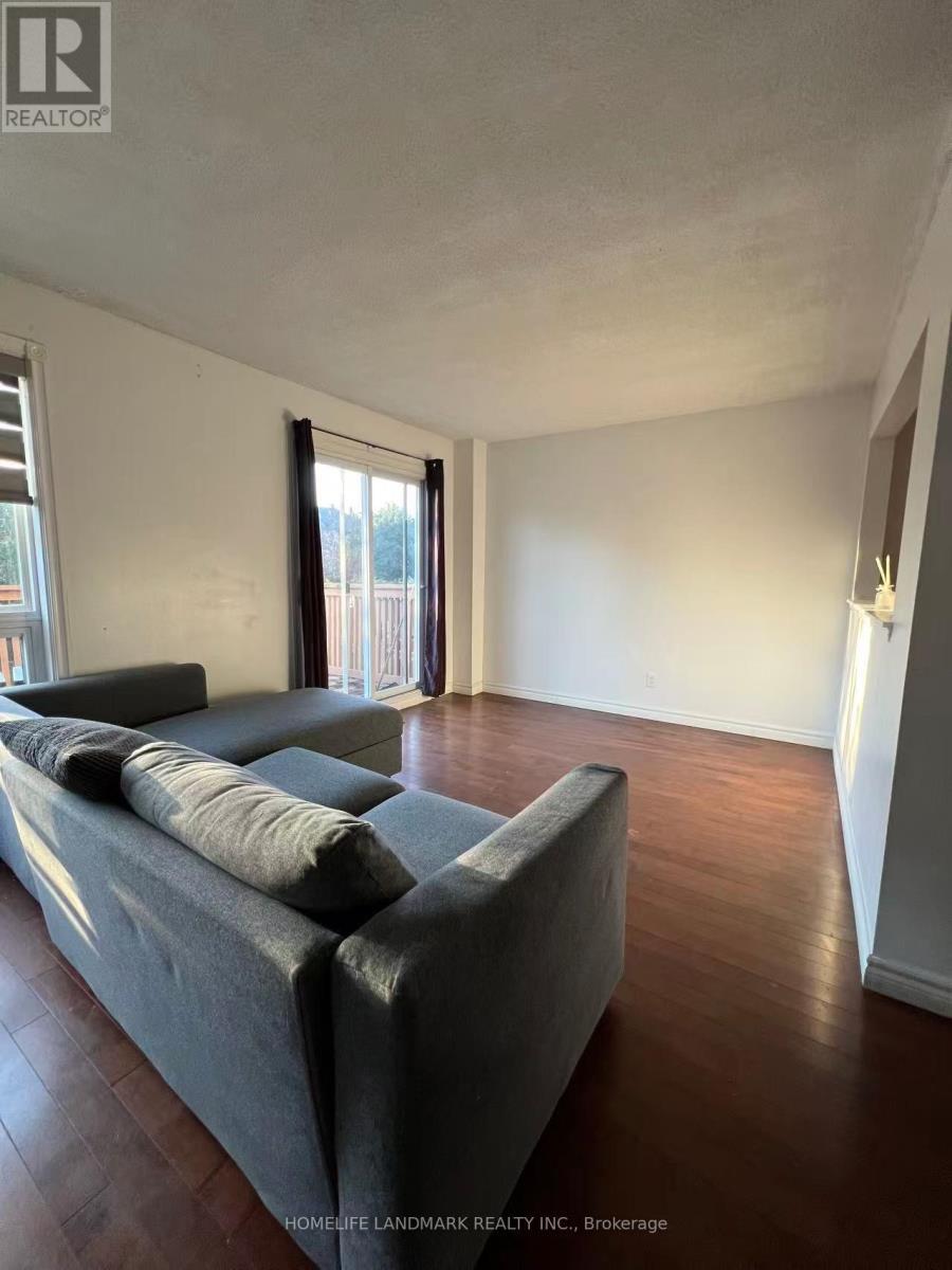 1016 Lucerne Crescent, Mississauga, ON - Indoor Photo Showing Living Room