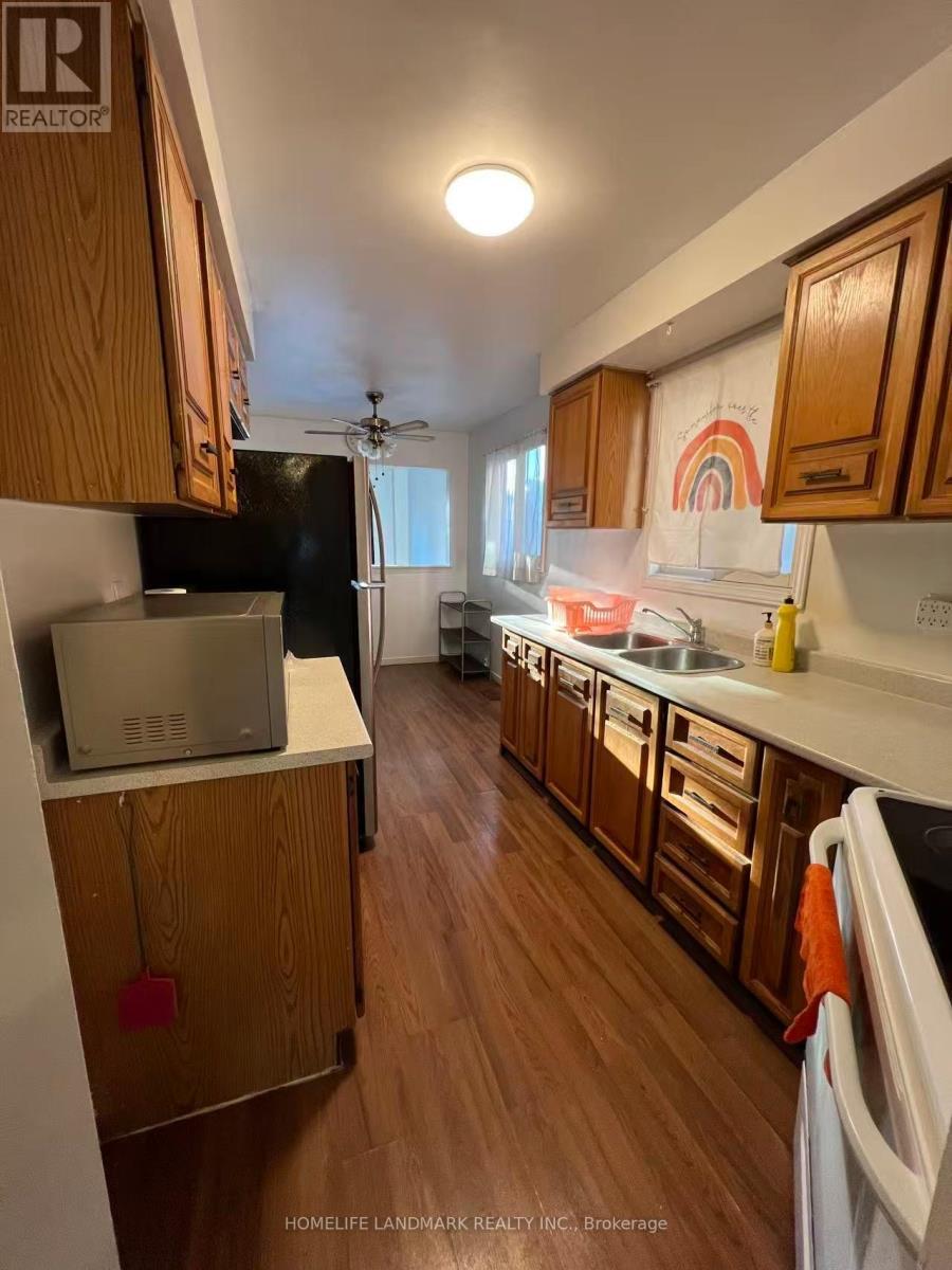 1016 Lucerne Crescent, Mississauga, ON - Indoor Photo Showing Kitchen With Double Sink