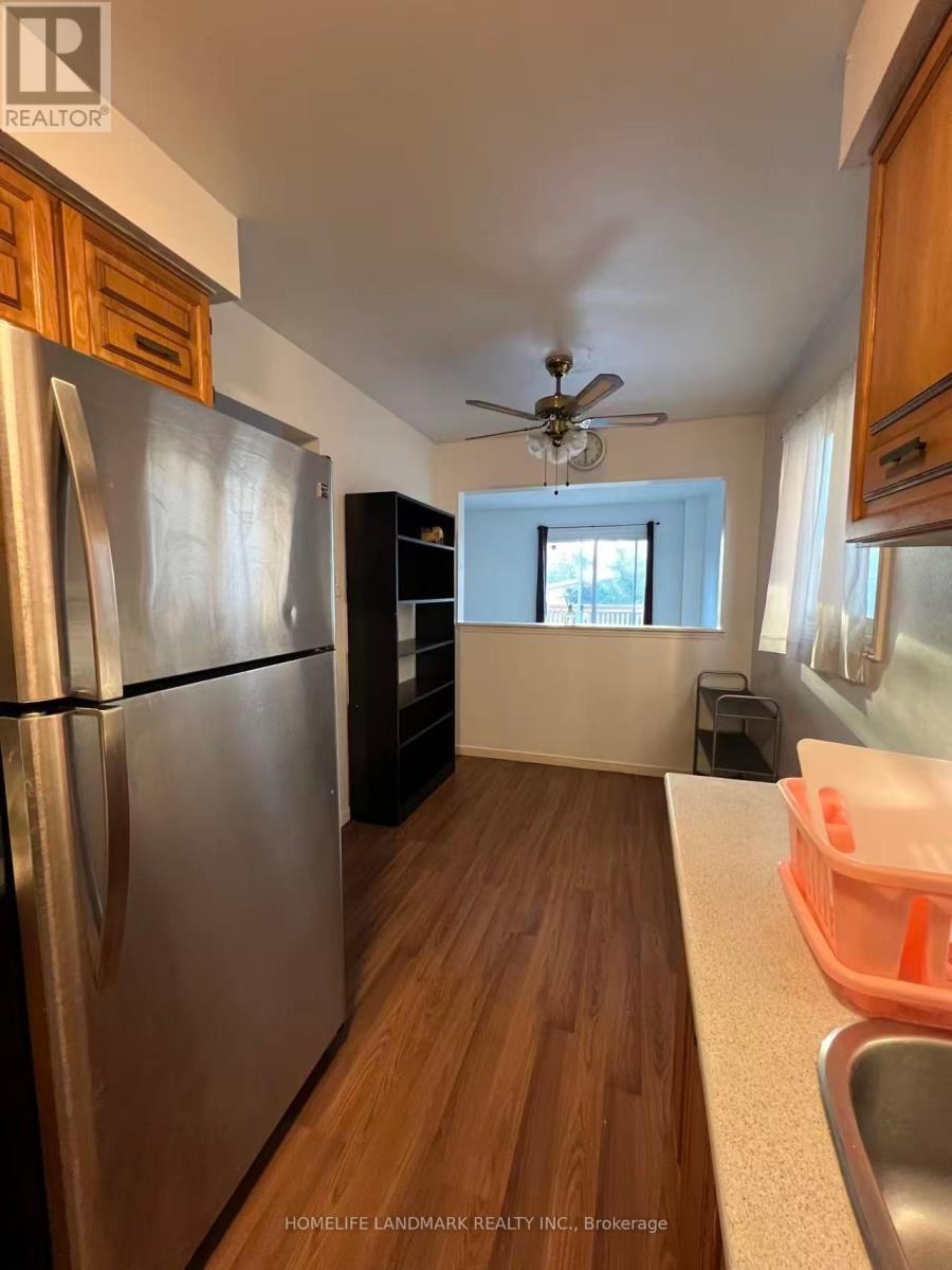 1016 Lucerne Crescent, Mississauga, ON - Indoor Photo Showing Kitchen
