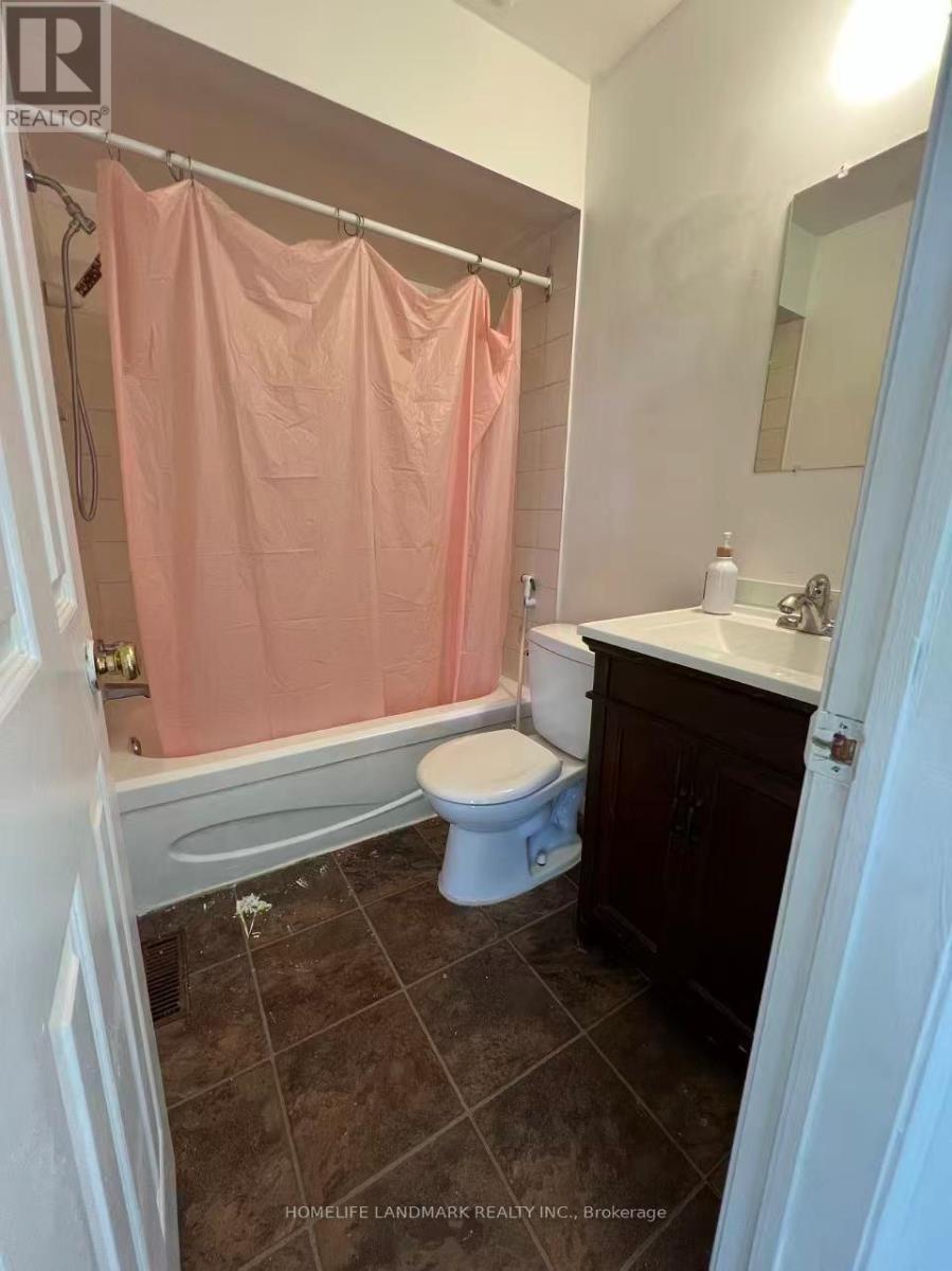 1016 Lucerne Crescent, Mississauga, ON - Indoor Photo Showing Bathroom