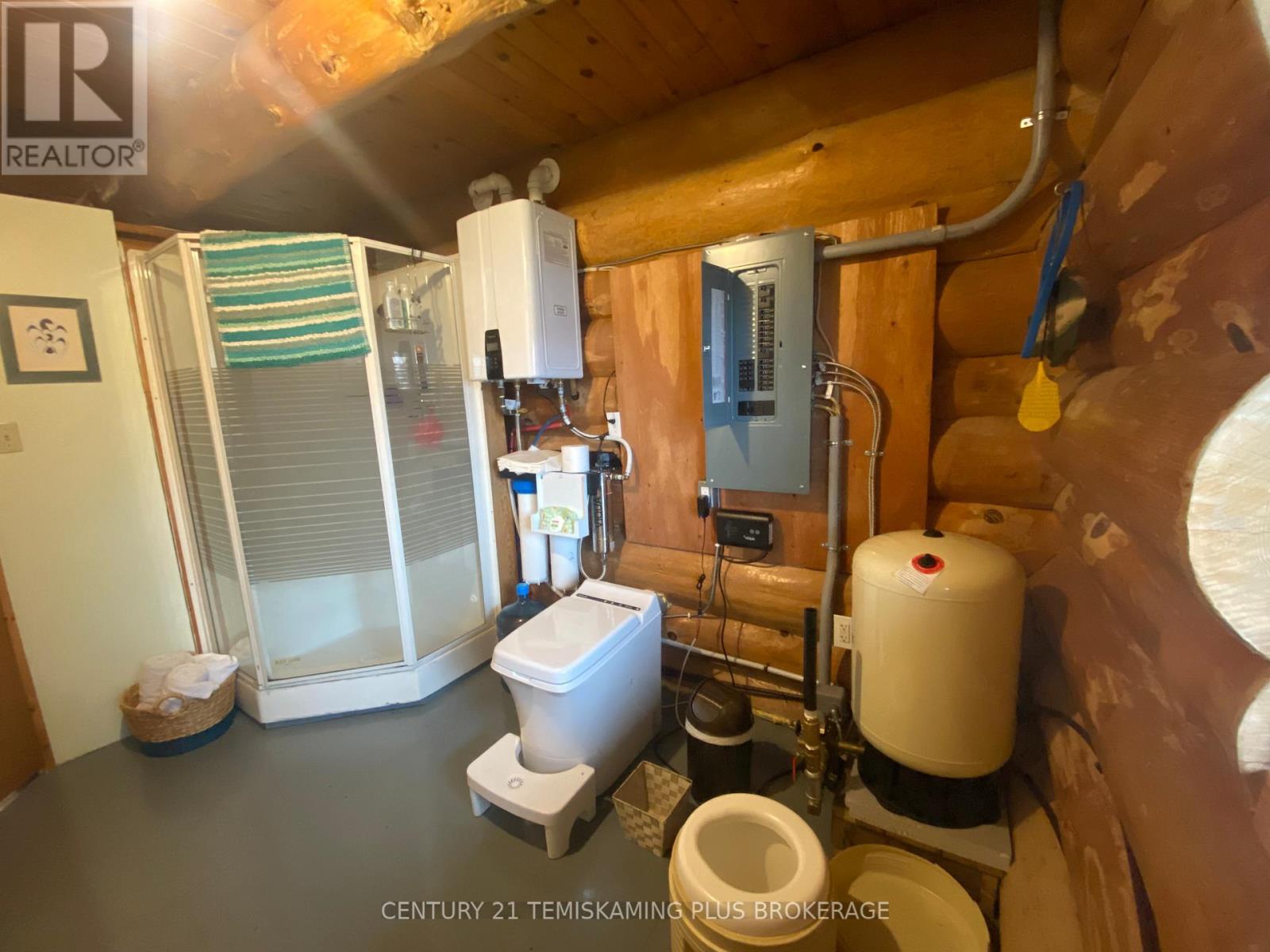 1 Weekes Island, Englehart (Central Timiskaming), ON - Indoor