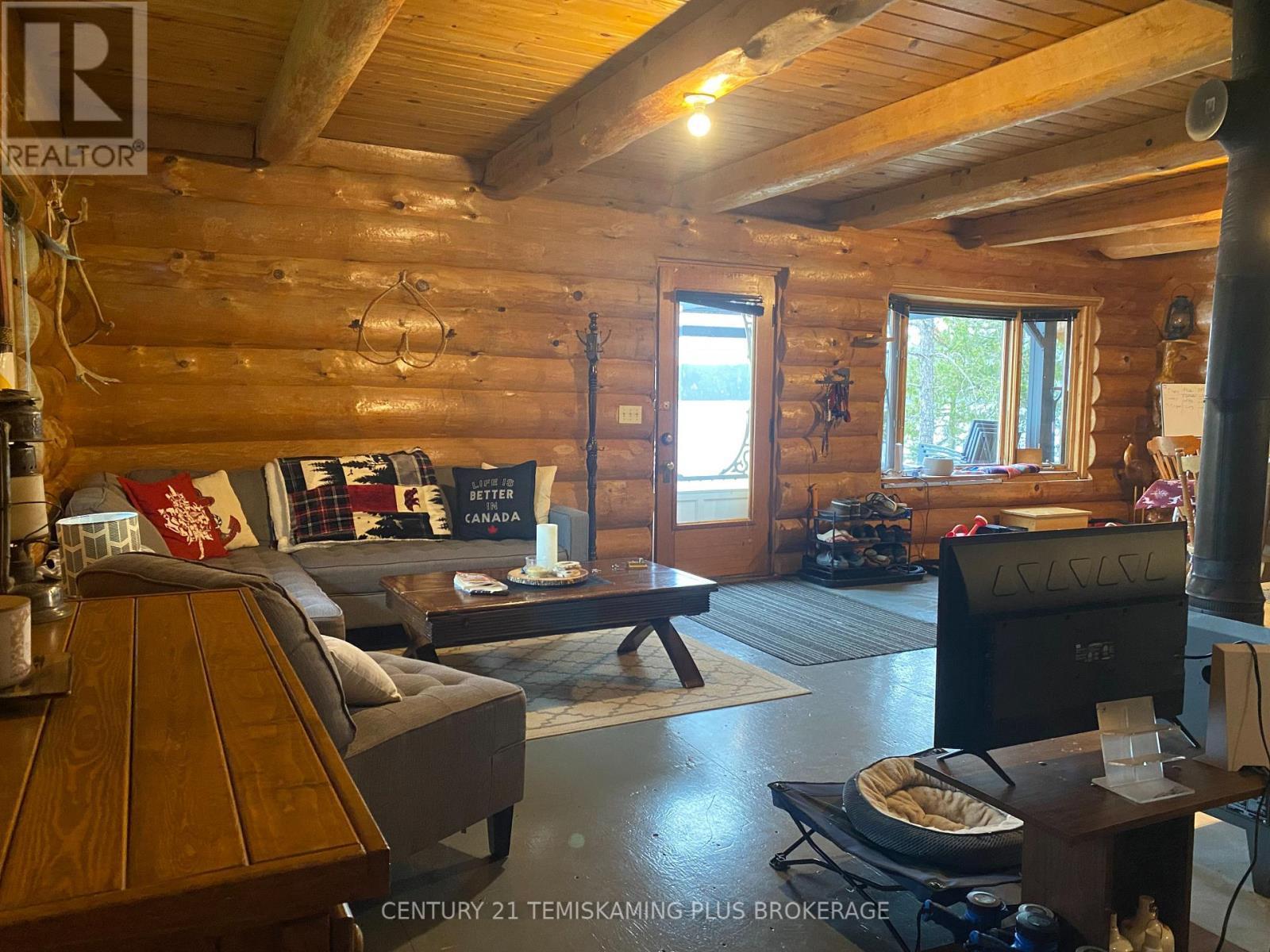 1 Weekes Island, Englehart (Central Timiskaming), ON - Indoor Photo Showing Living Room