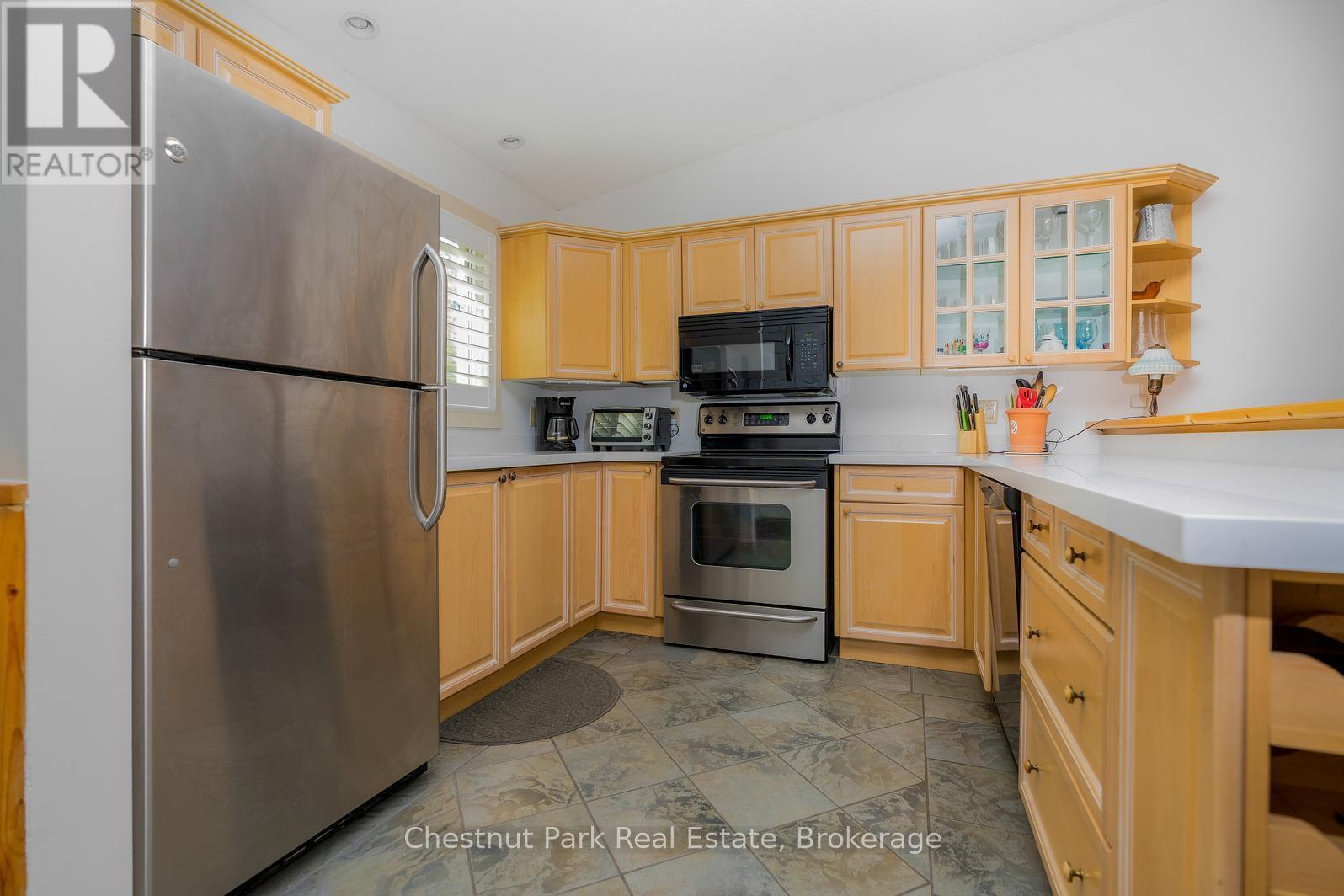 197 Escarpment Crescent, Collingwood, ON - Indoor Photo Showing Kitchen