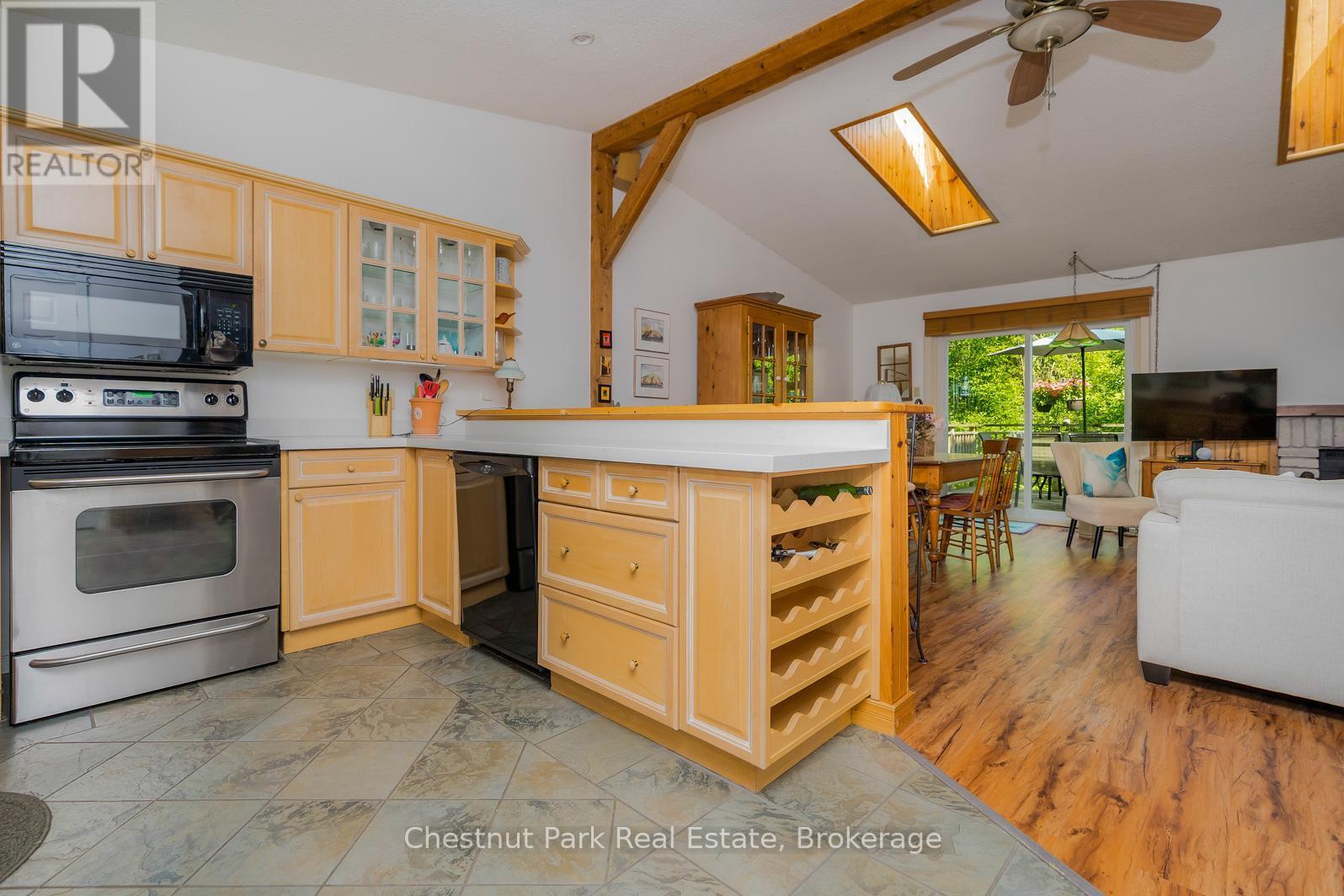 197 Escarpment Crescent, Collingwood, ON - Indoor Photo Showing Kitchen
