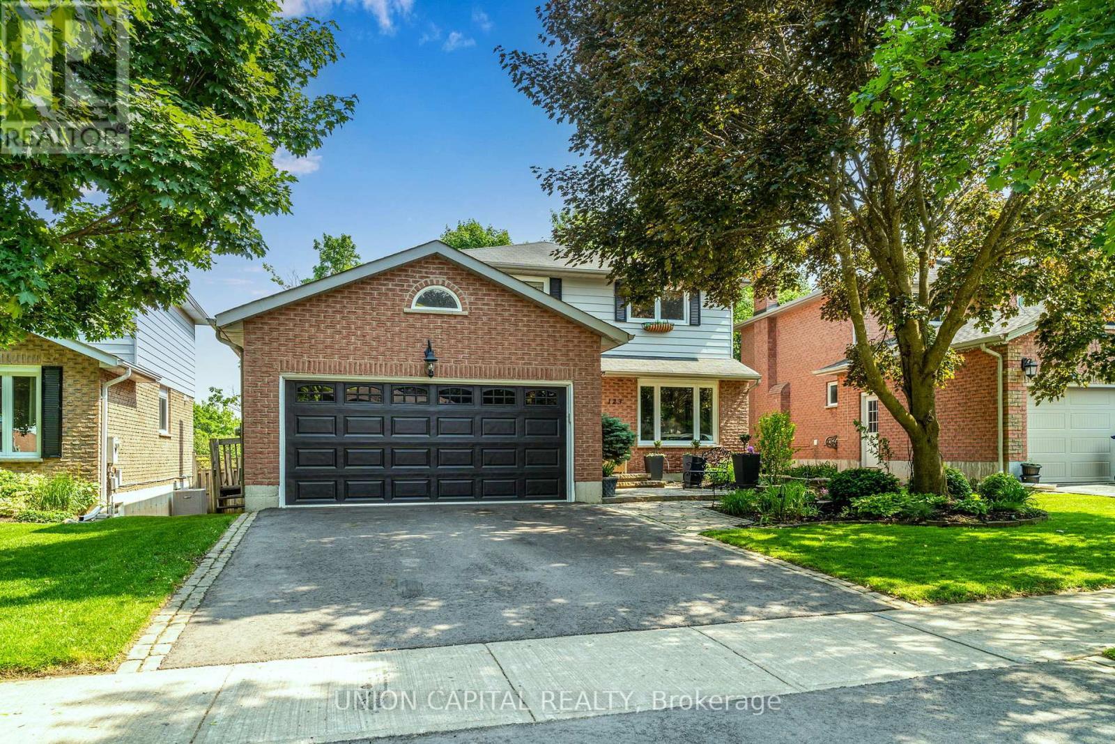 123 Imperial Crescent, Bradford West Gwillimbury, ON - Outdoor With Facade