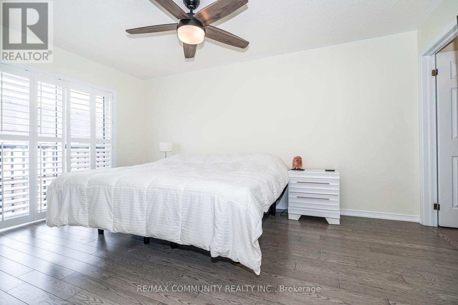 2057 Cliff Road, Mississauga, ON - Indoor Photo Showing Bedroom