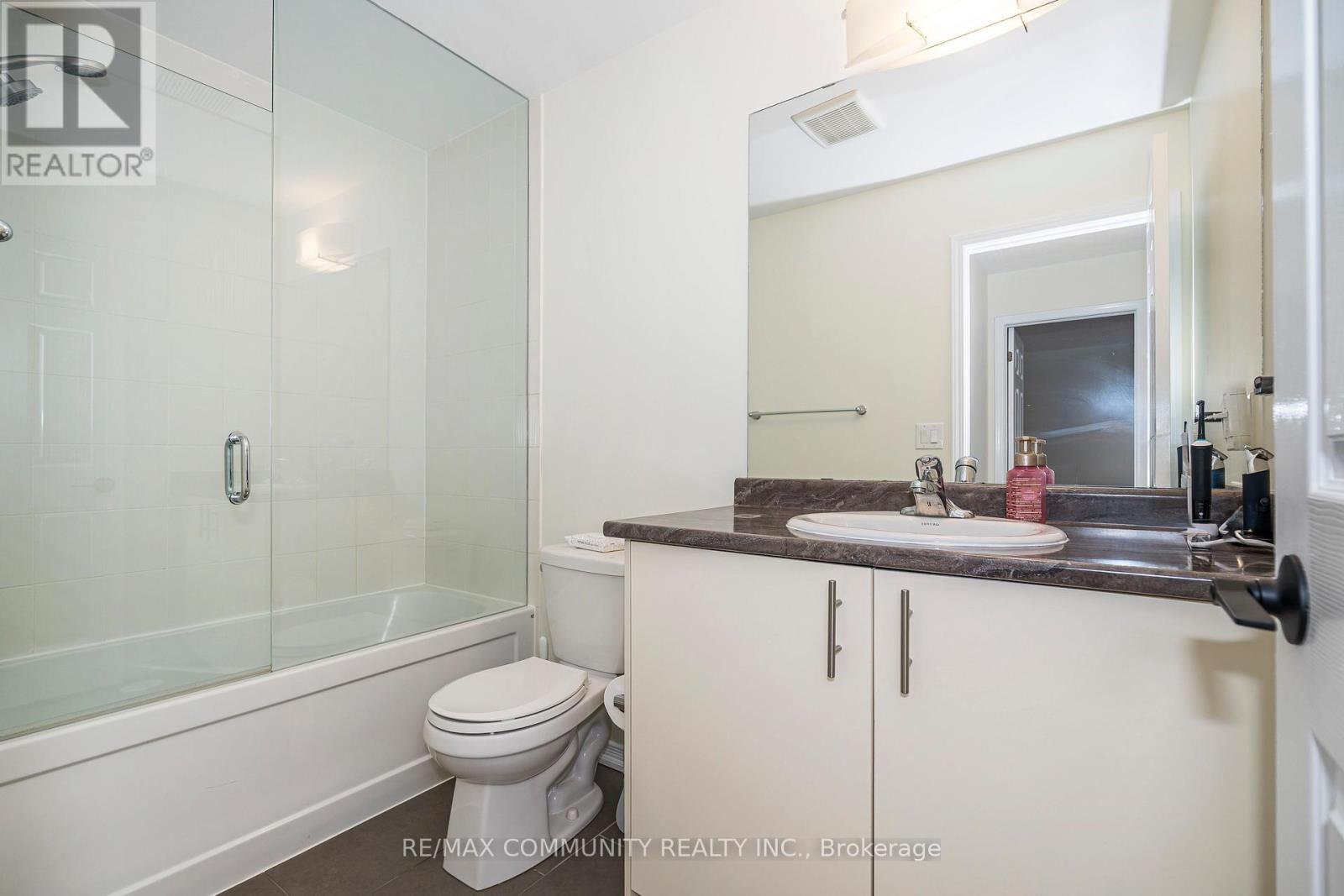 2057 Cliff Road, Mississauga, ON - Indoor Photo Showing Bathroom
