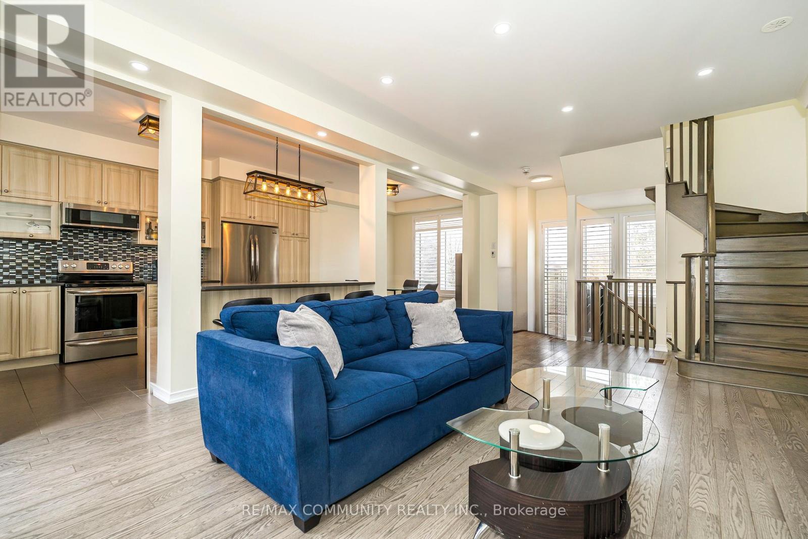 2057 Cliff Road, Mississauga, ON - Indoor Photo Showing Living Room