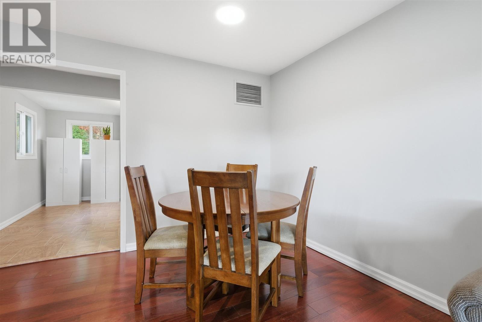1039 Sheppards Ln, Spragge, ON - Indoor Photo Showing Dining Room