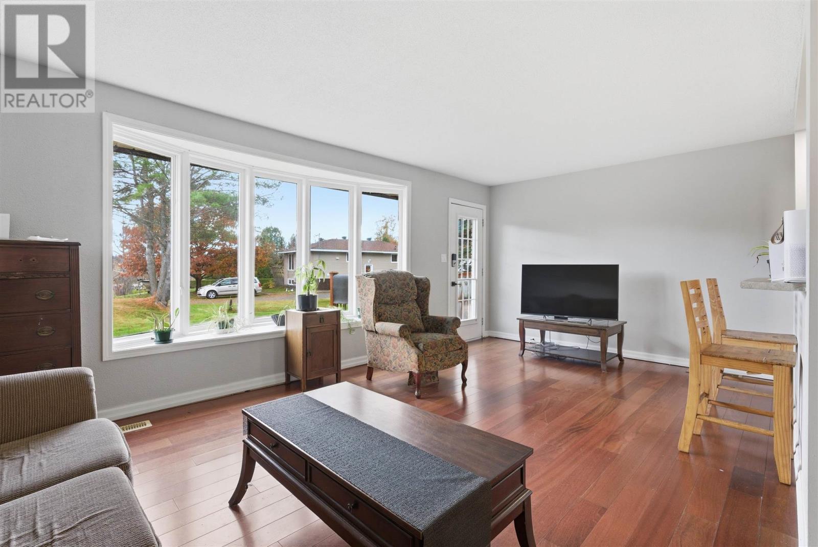 1039 Sheppards Ln, Spragge, ON - Indoor Photo Showing Living Room