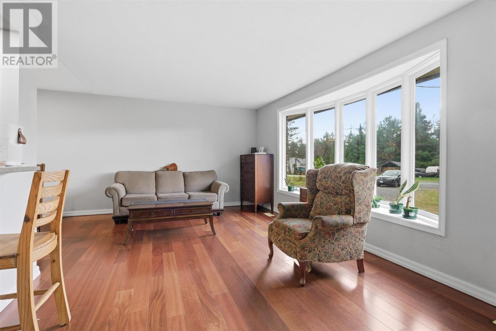 1039 Sheppards Ln, Spragge, ON - Indoor Photo Showing Living Room