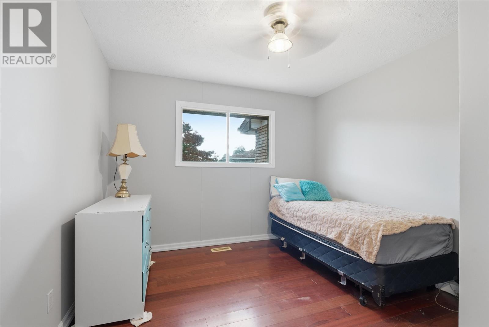 1039 Sheppards Ln, Spragge, ON - Indoor Photo Showing Bedroom