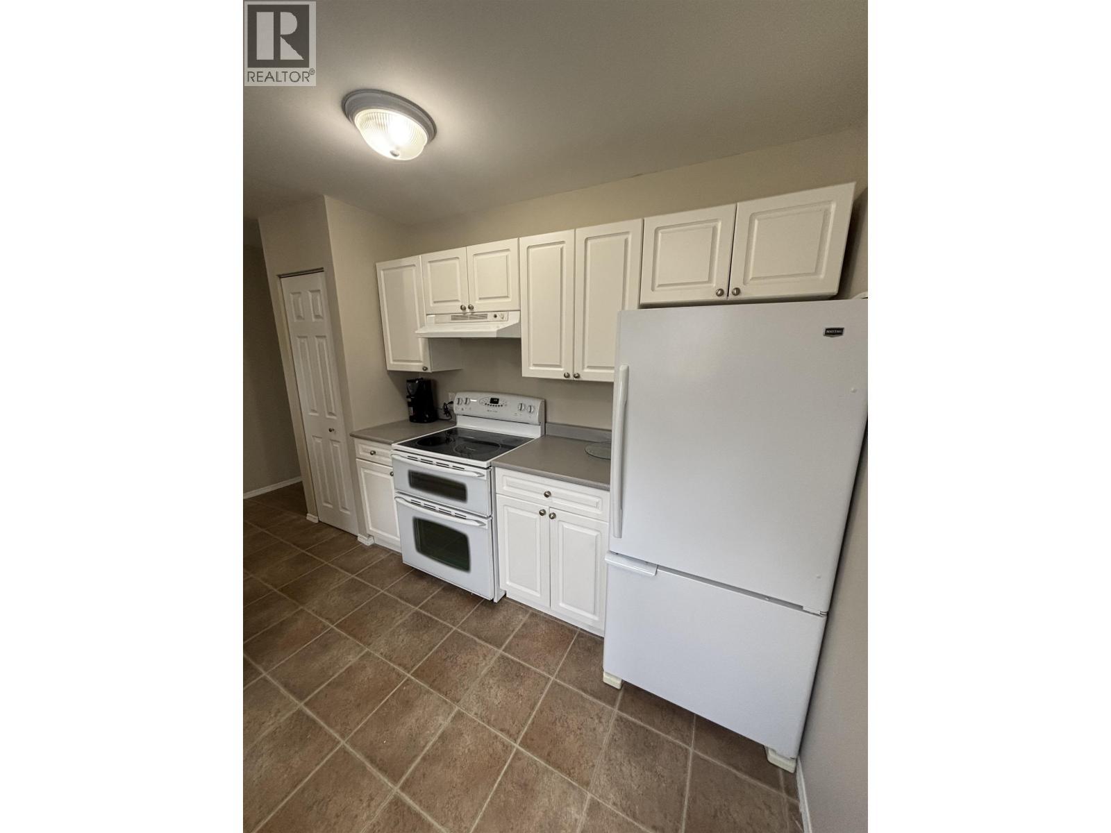 1335 Tweedsmuir Avenue, Kitimat, BC - Indoor Photo Showing Kitchen