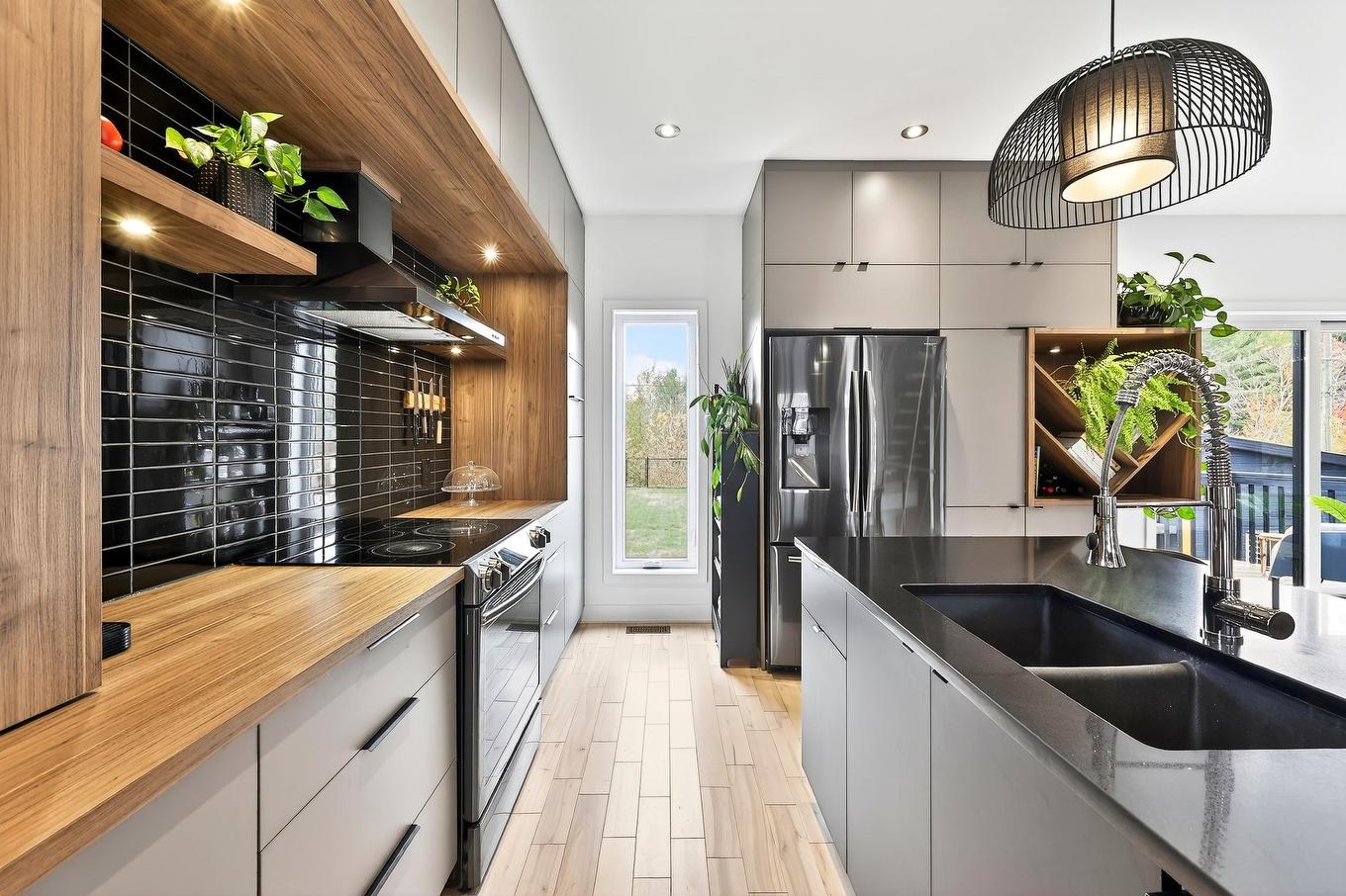 Cuisine - 131 Av. Du Littoral, Saint-Paul, QC - Indoor Photo Showing Kitchen With Double Sink With Upgraded Kitchen