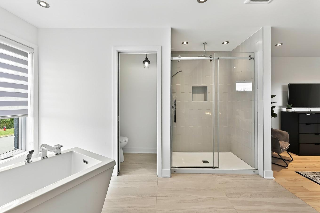 Salle de bains attenante à la CCP - 131 Av. Du Littoral, Saint-Paul, QC - Indoor