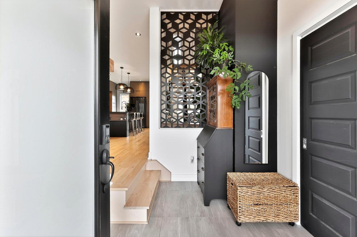 Hall d'entrée/Vestibule - 131 Av. Du Littoral, Saint-Paul, QC - Indoor Photo Showing Other Room