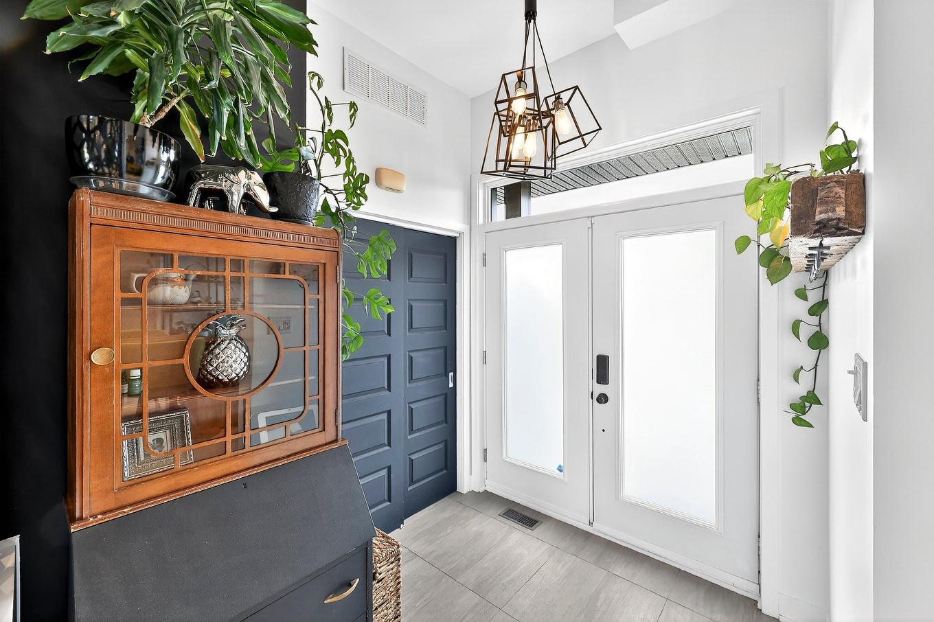 Hall d'entrée/Vestibule - 131 Av. Du Littoral, Saint-Paul, QC - Indoor Photo Showing Other Room