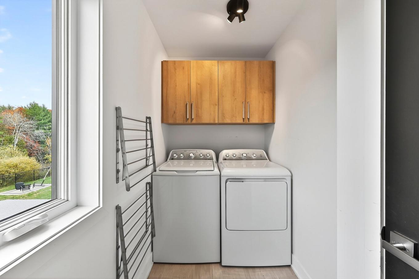 Salle de lavage - 131 Av. Du Littoral, Saint-Paul, QC - Indoor Photo Showing Laundry Room