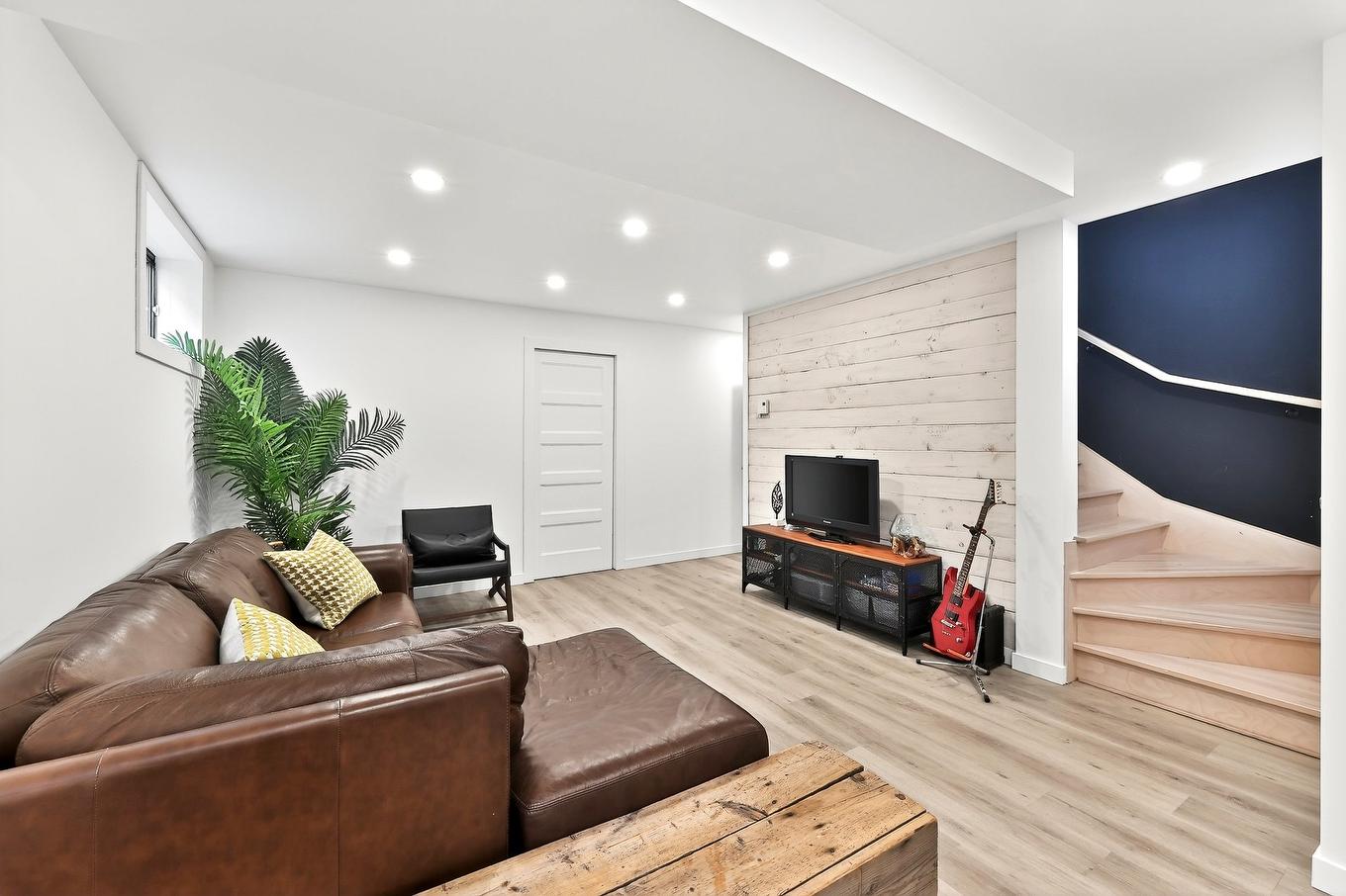 Salle familiale - 131 Av. Du Littoral, Saint-Paul, QC - Indoor