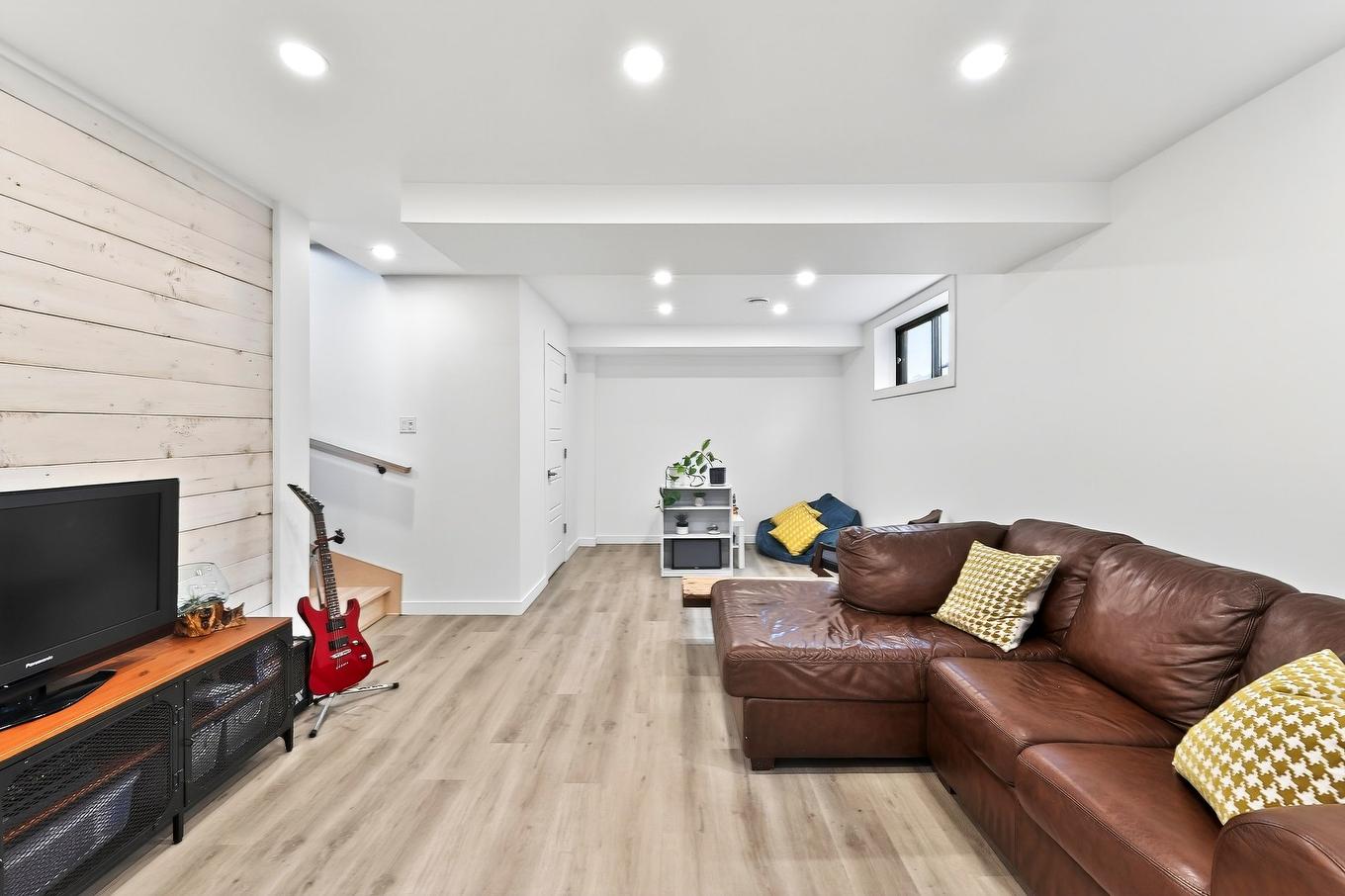 Salle familiale - 131 Av. Du Littoral, Saint-Paul, QC - Indoor Photo Showing Living Room