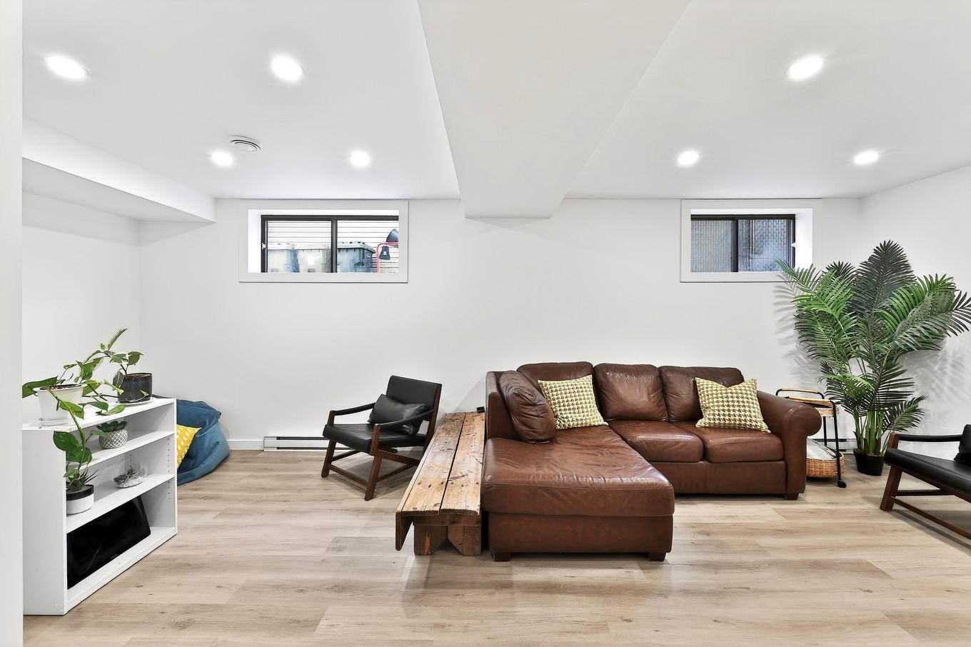 Salle familiale - 131 Av. Du Littoral, Saint-Paul, QC - Indoor