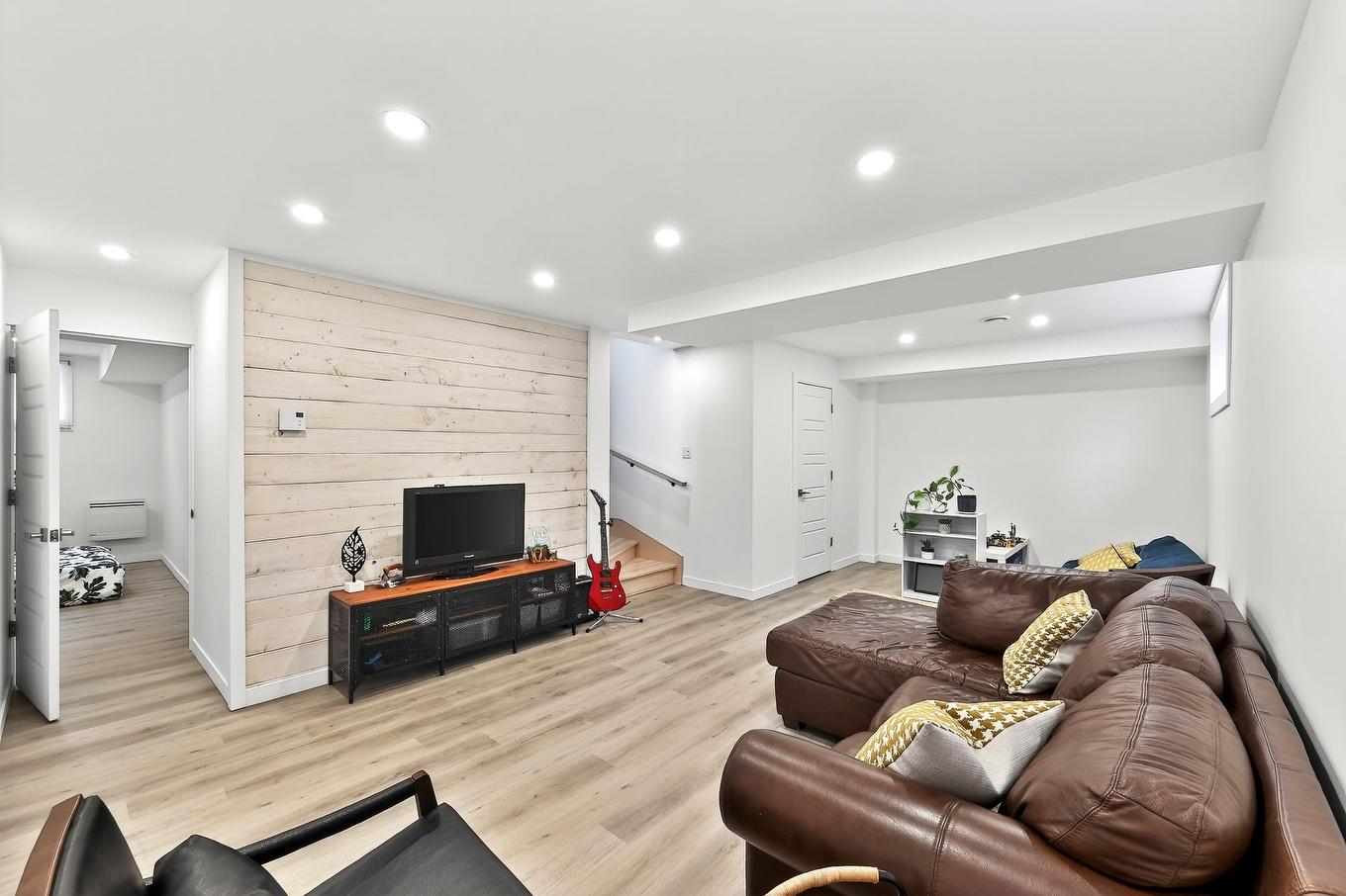 Salle familiale - 131 Av. Du Littoral, Saint-Paul, QC - Indoor