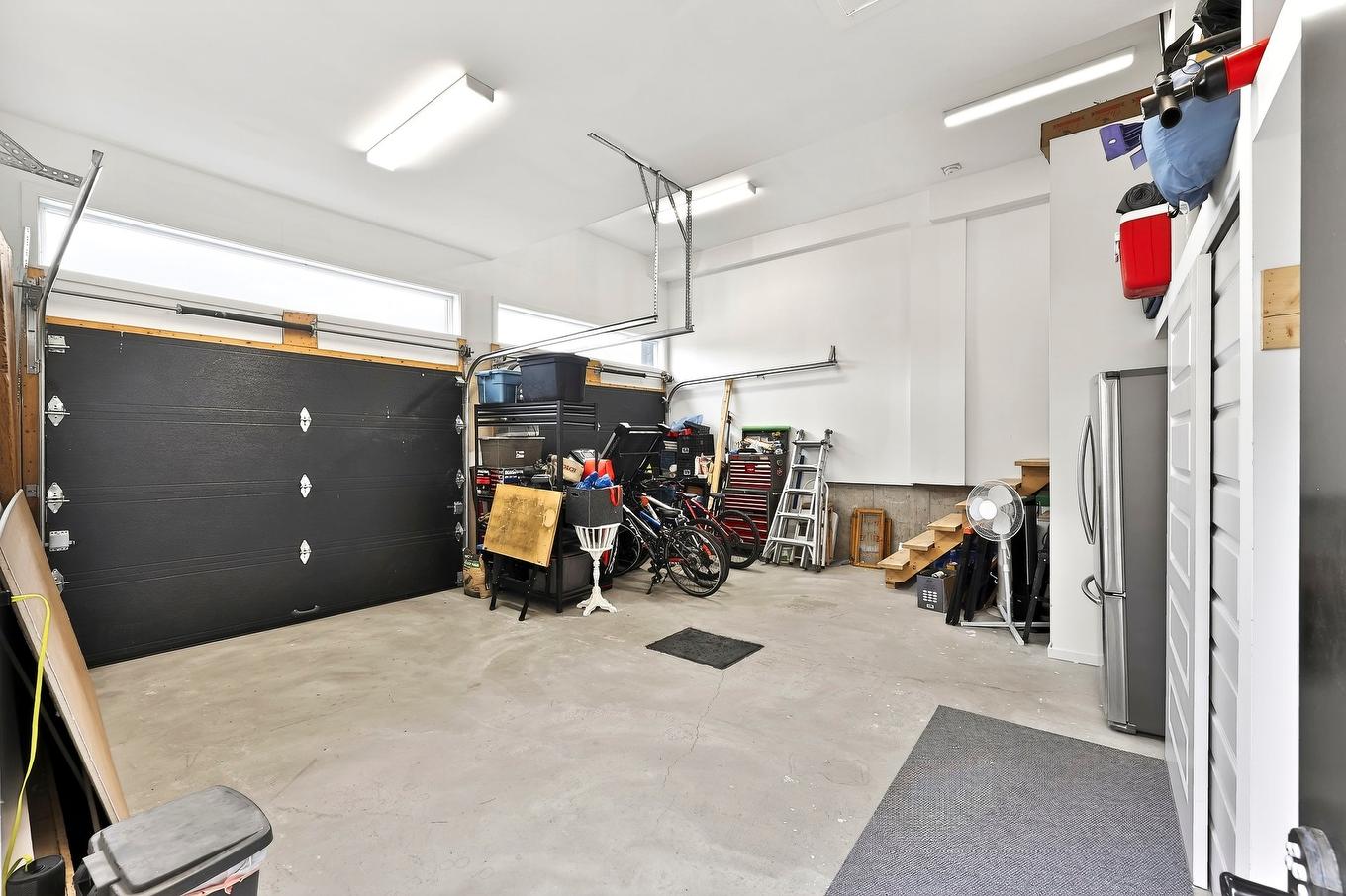 Garage - 131 Av. Du Littoral, Saint-Paul, QC - Indoor Photo Showing Garage